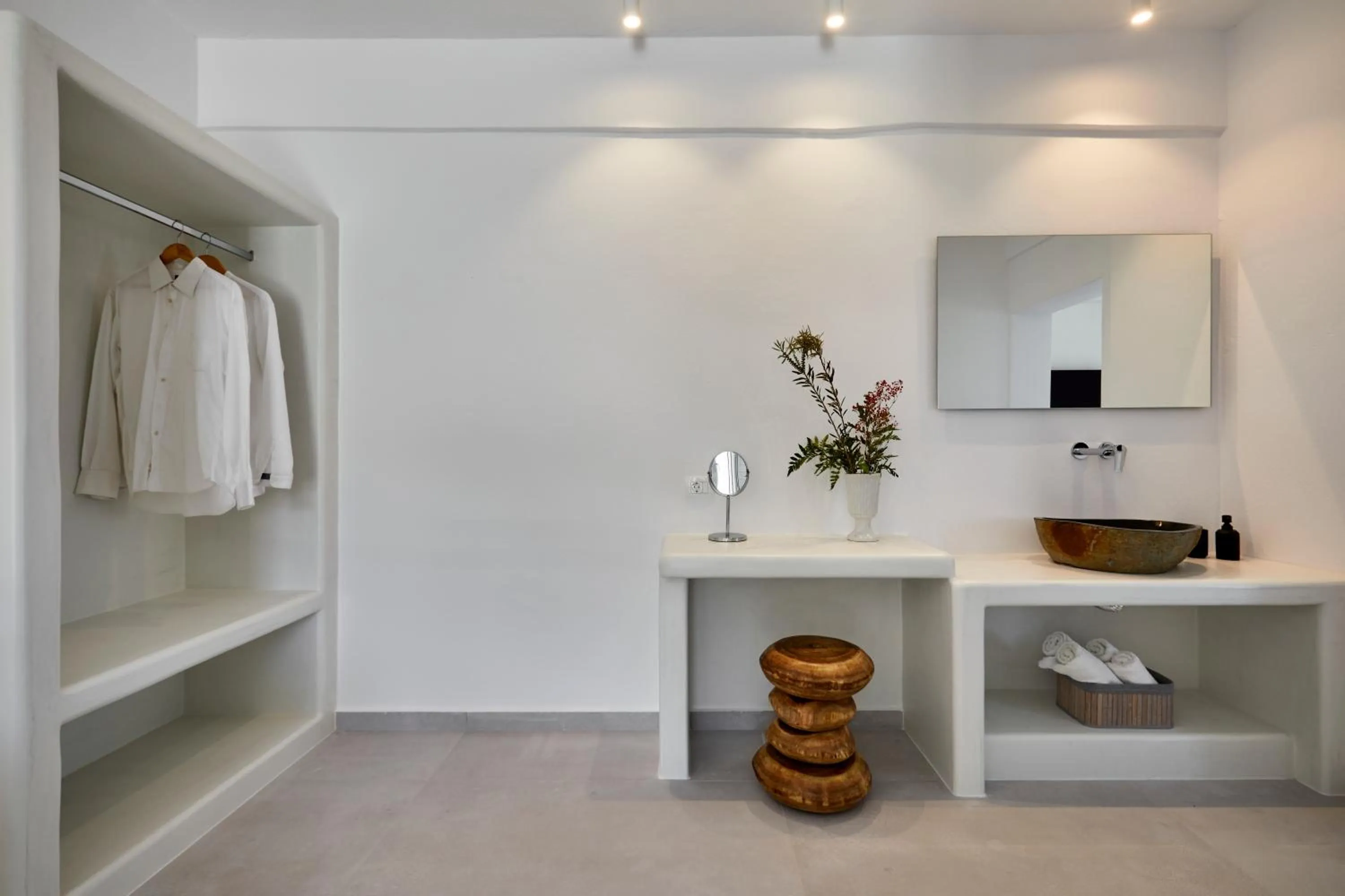 wardrobe in Anchor Suites