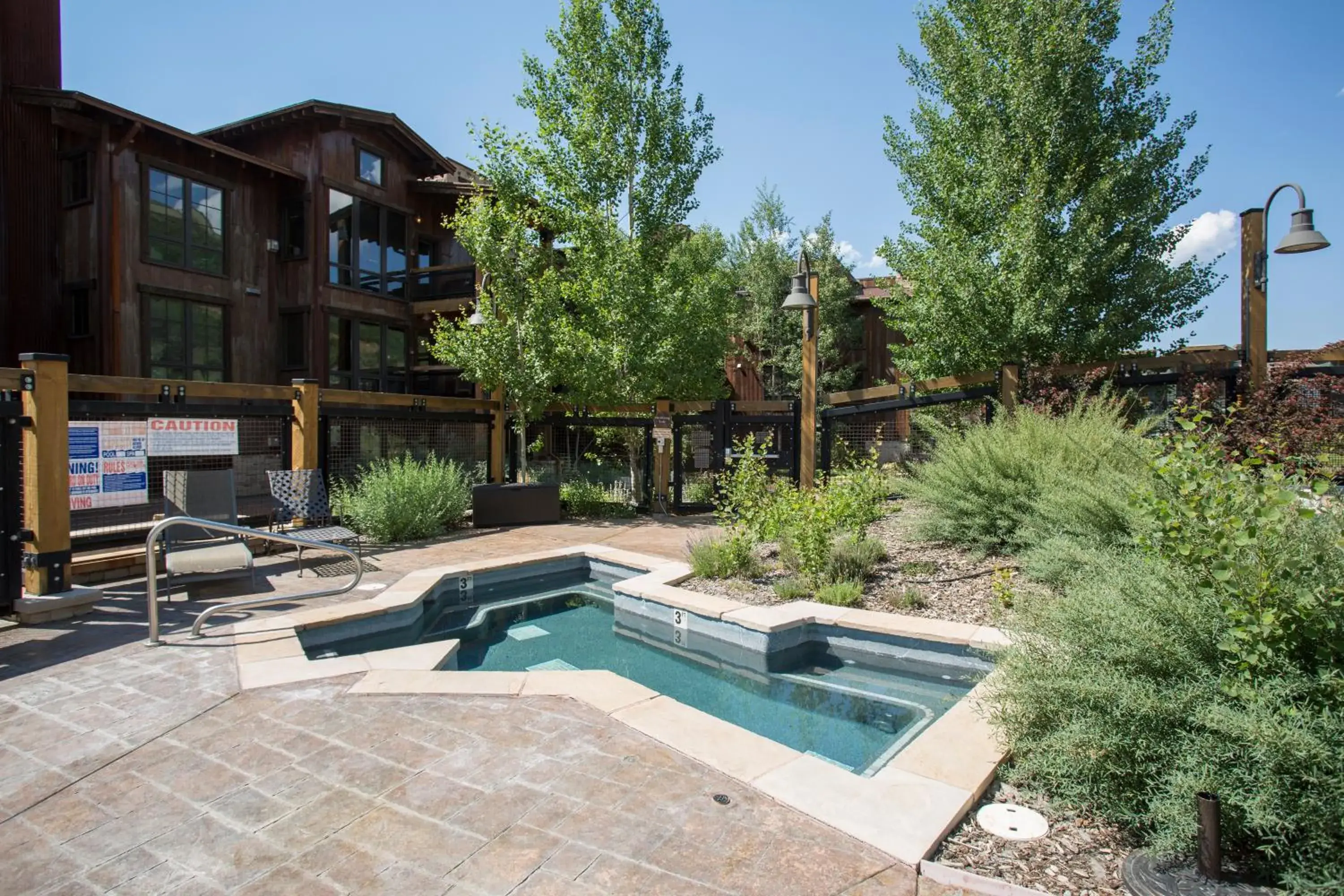 Hot Tub, Swimming Pool in Silver Baron Lodge