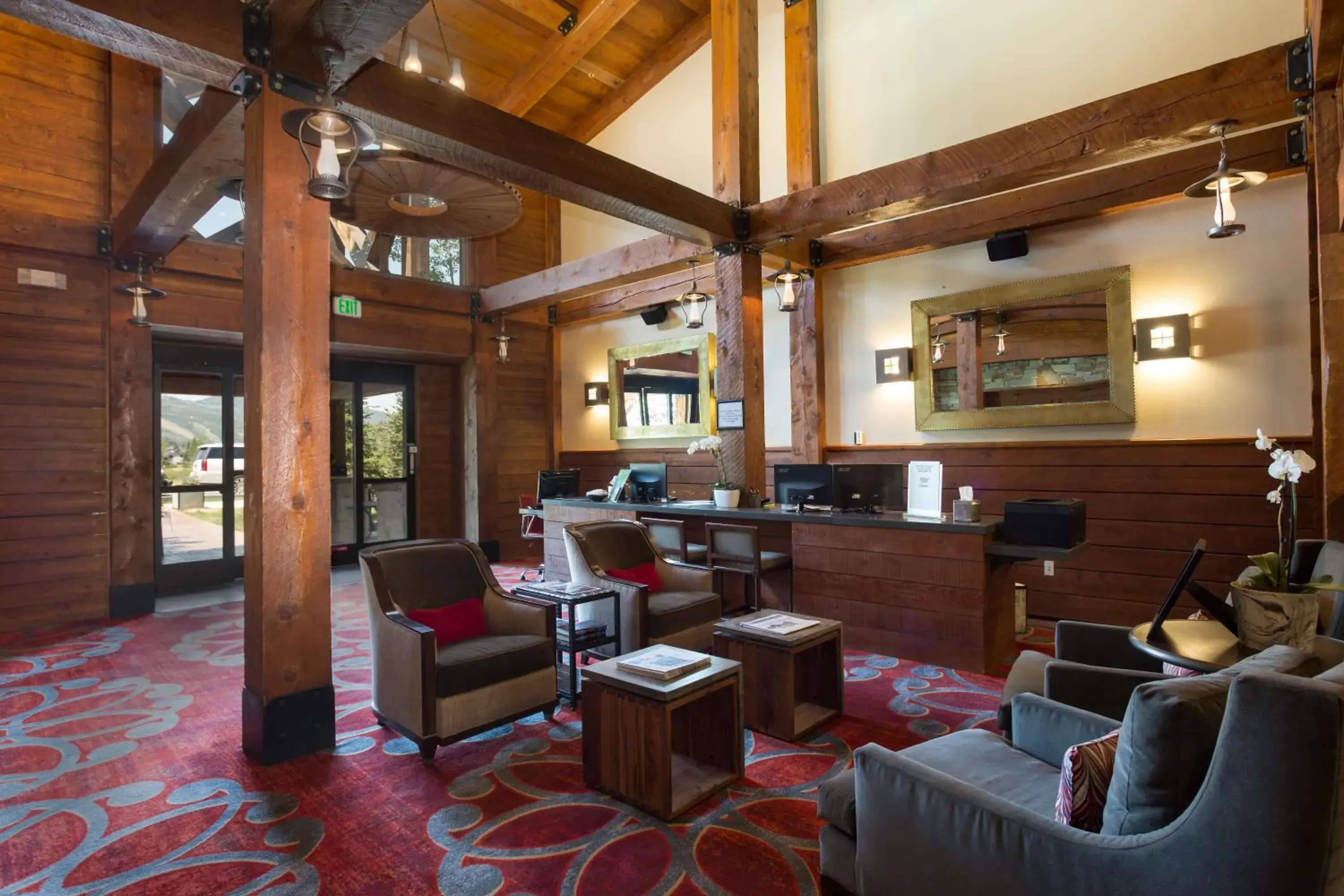 Lobby or reception, Lounge/Bar in Silver Baron Lodge