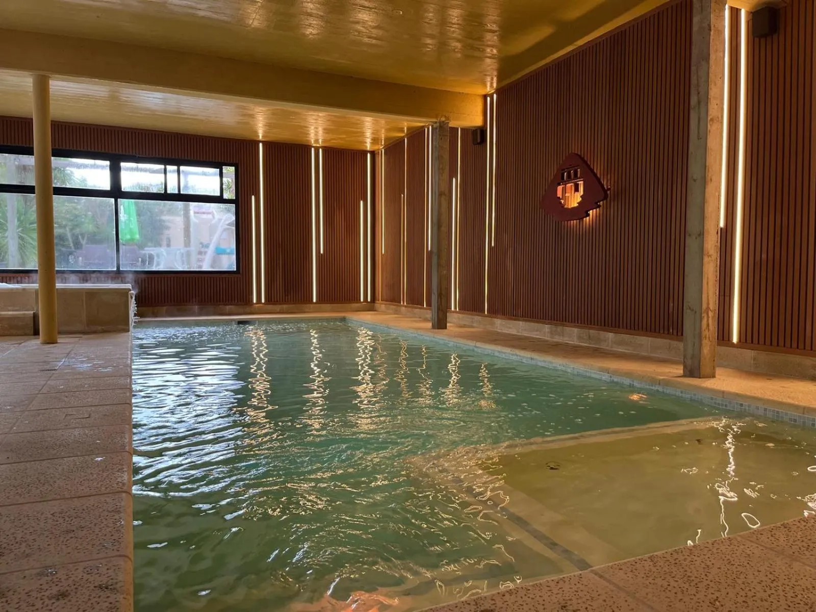 Swimming pool in Hotel Genoves