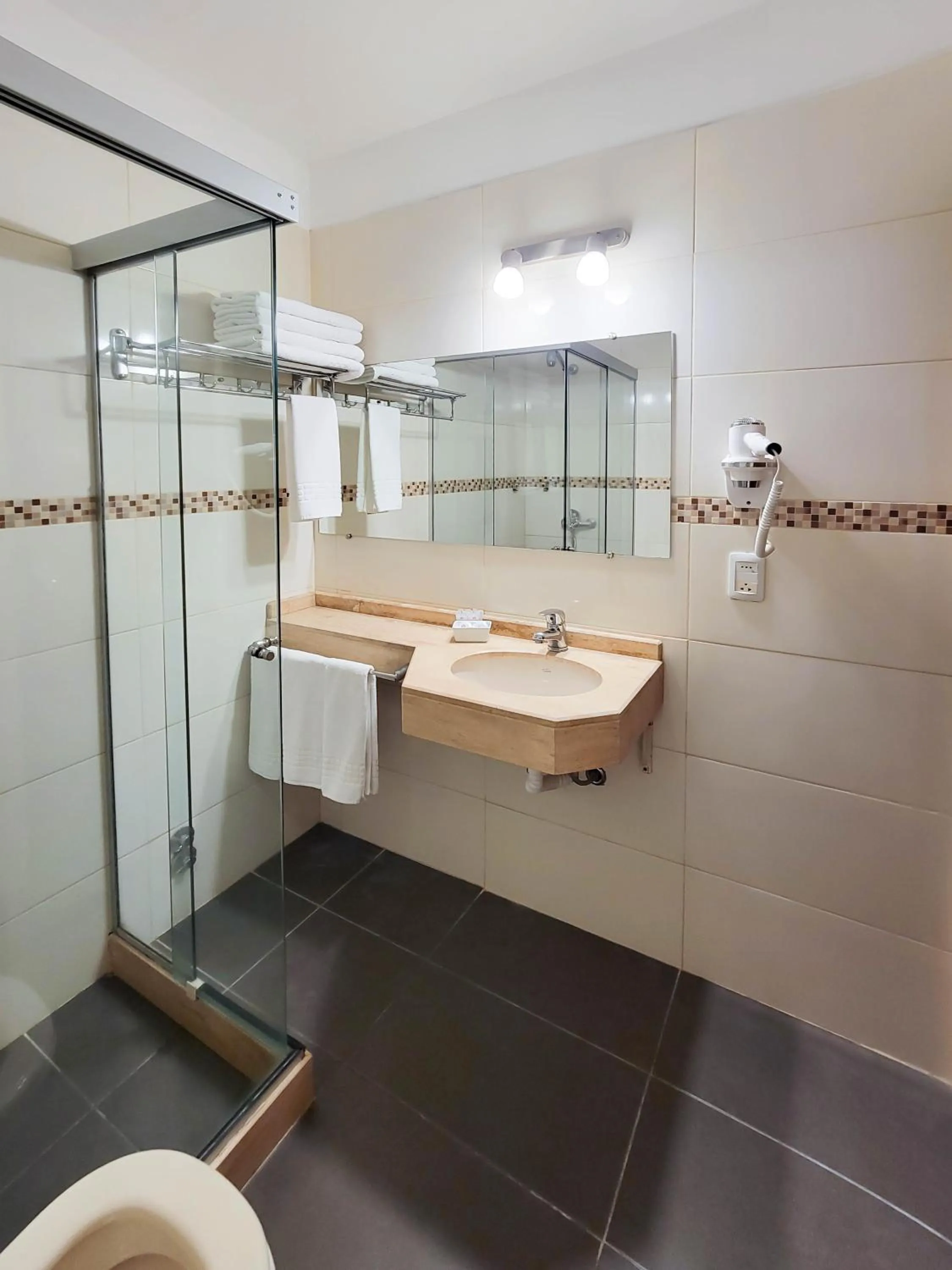 Shower in Hotel Genoves