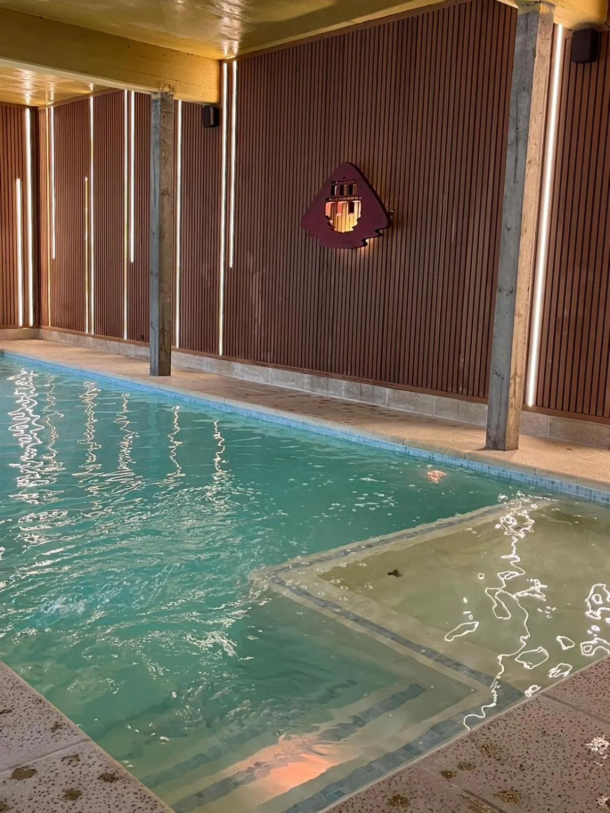 Swimming pool in Hotel Genoves