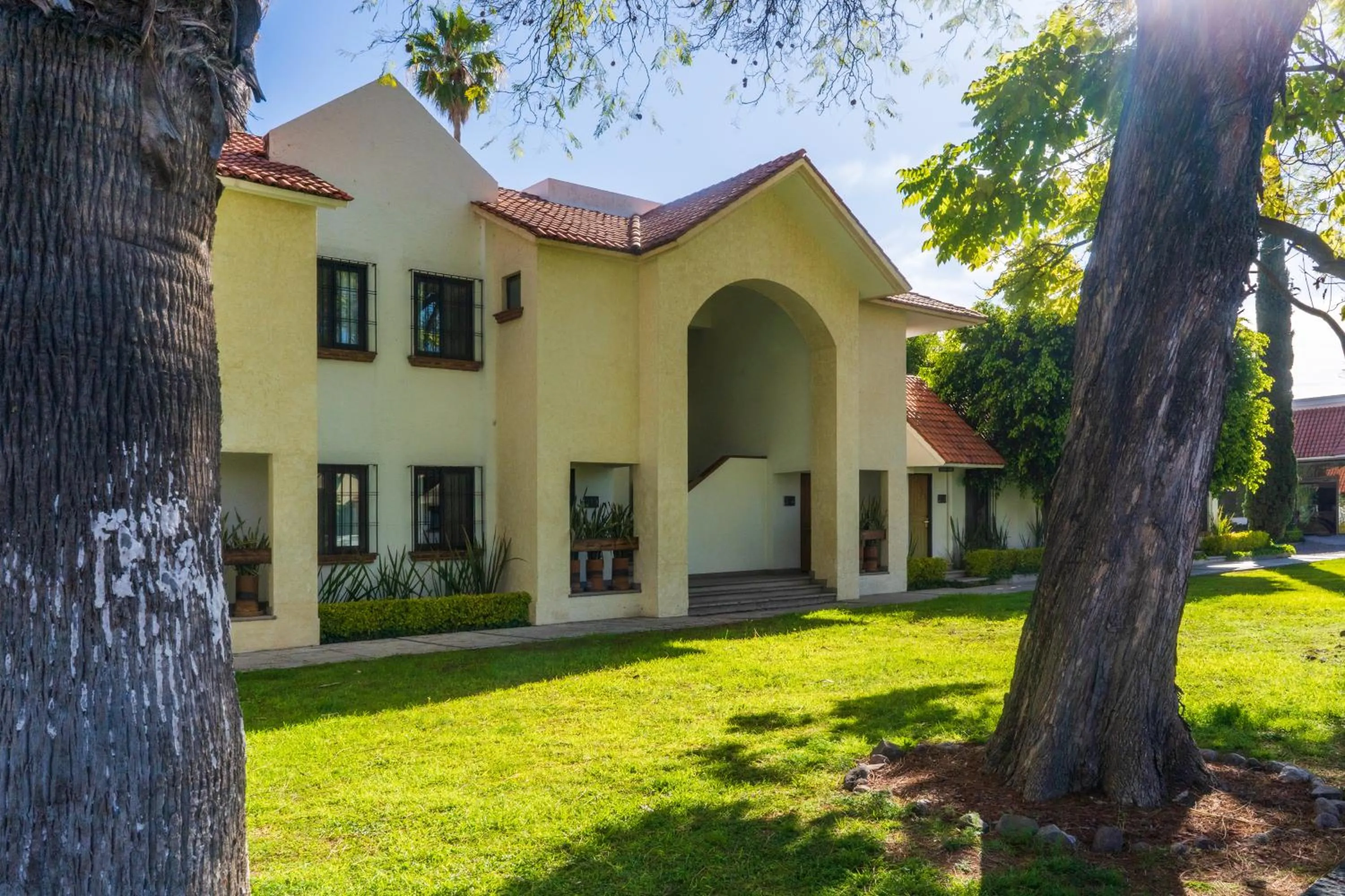 Property building in Hotel Flamingo Inn
