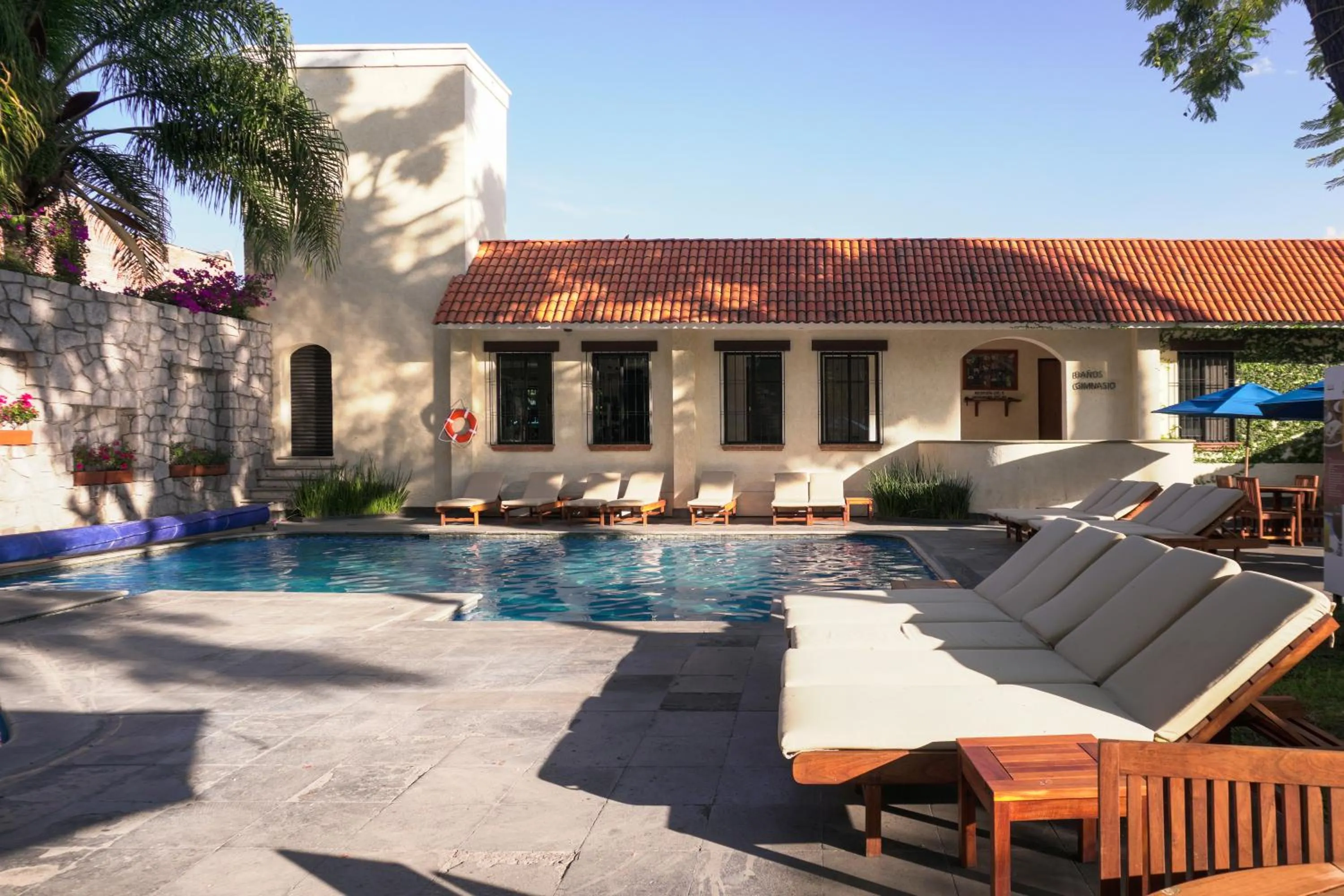 Swimming pool in Hotel Flamingo Inn