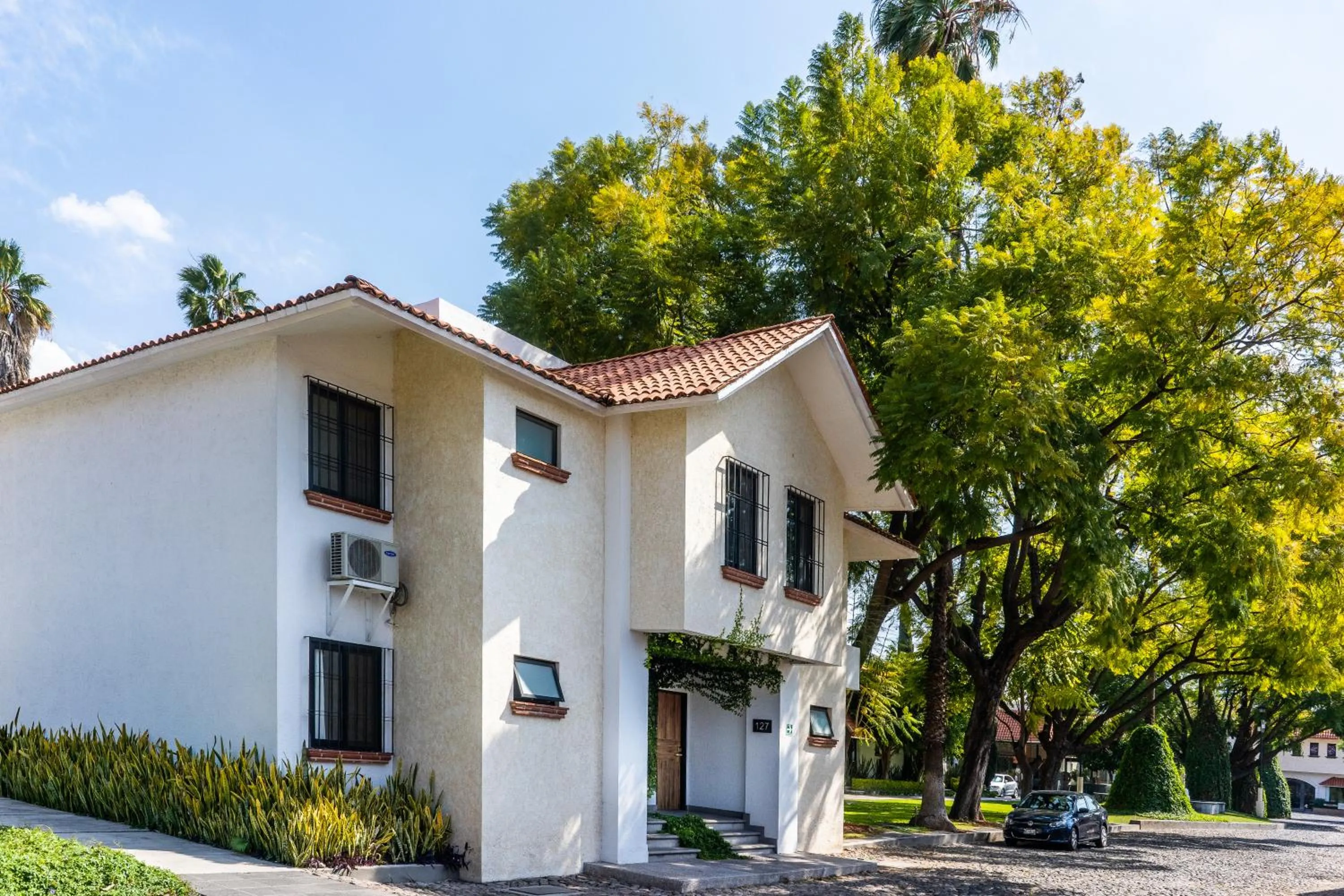 Property building in Hotel Flamingo Inn