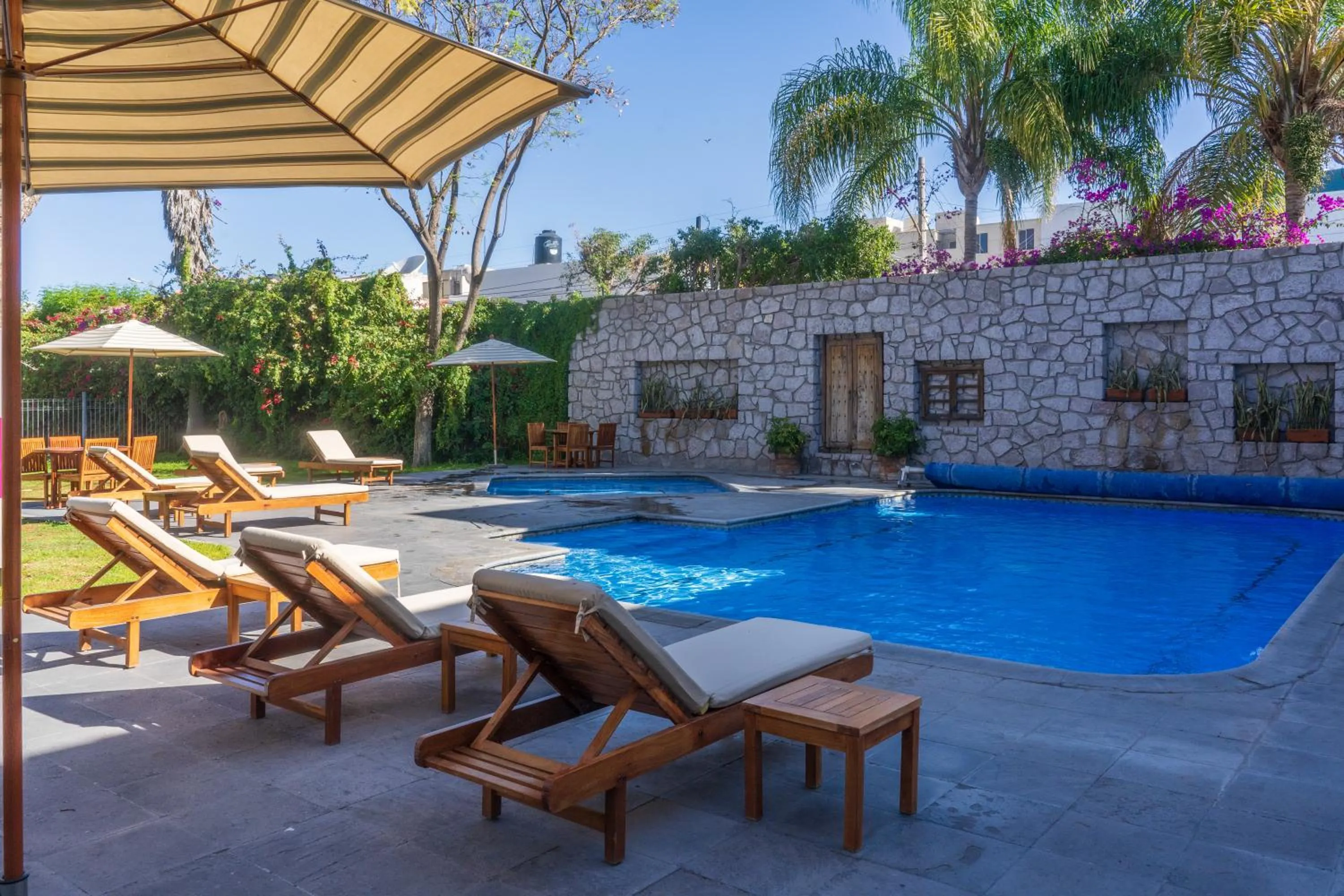 Swimming pool in Hotel Flamingo Inn