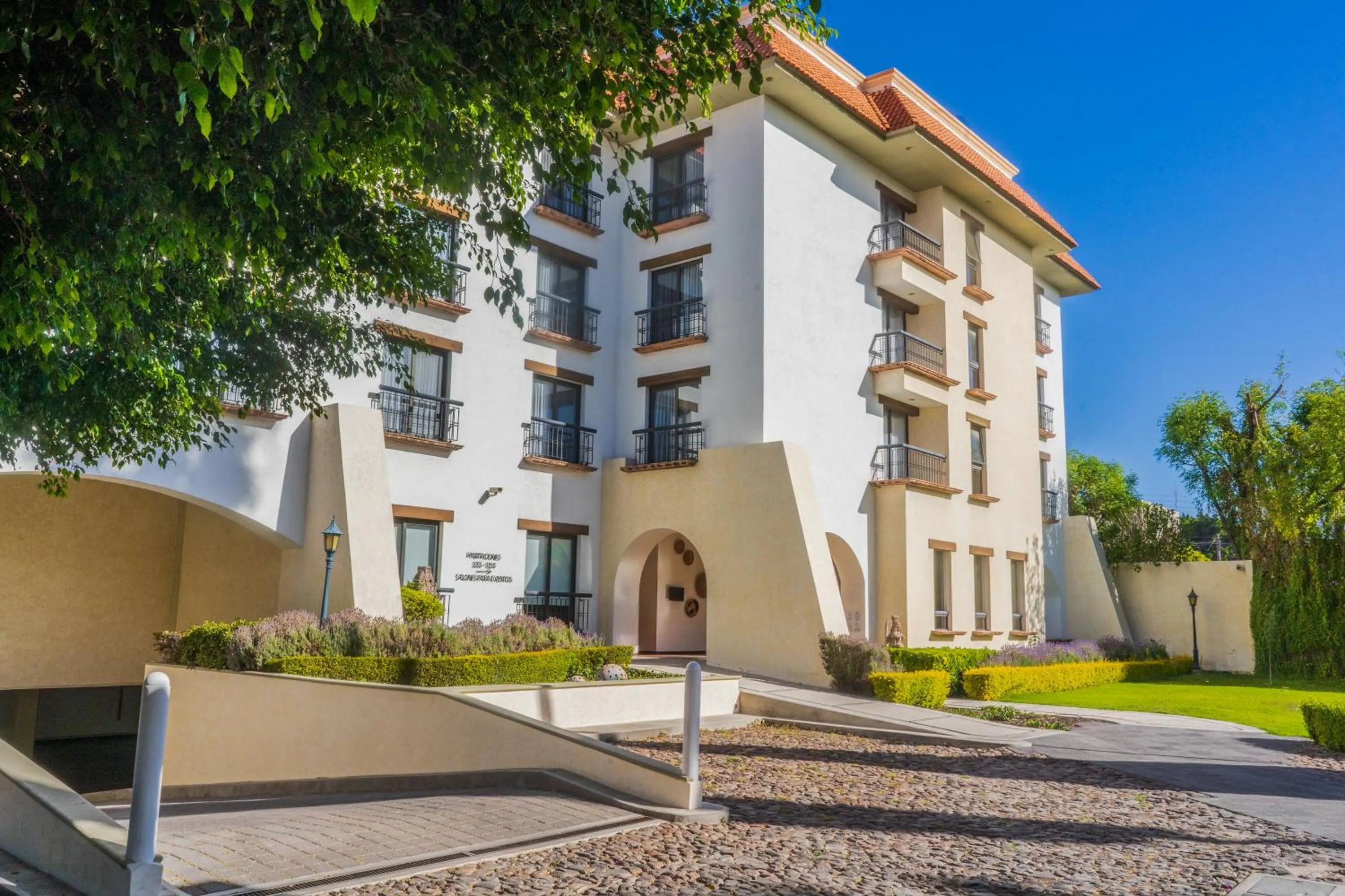 Property building in Hotel Flamingo Inn