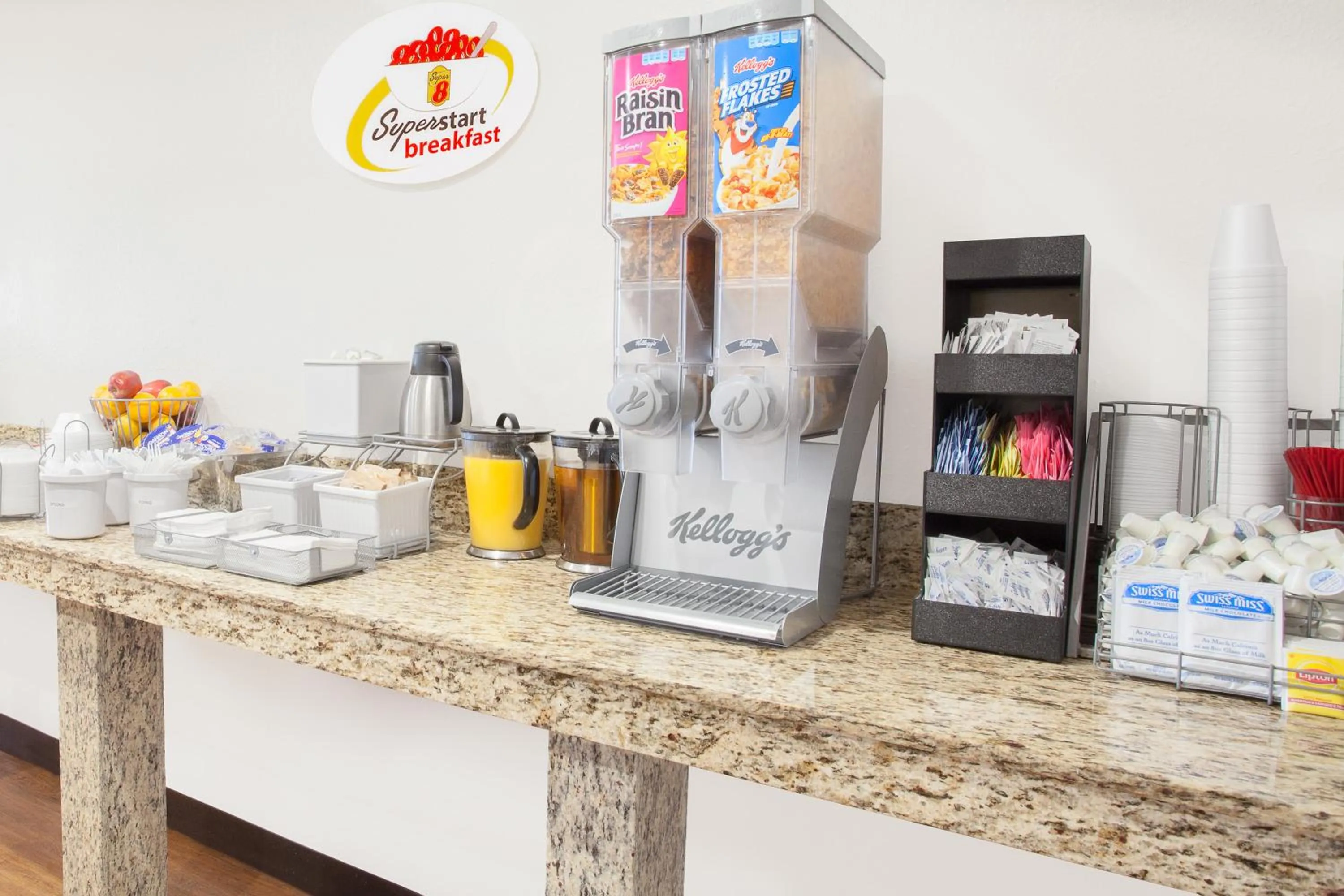 Food and drinks in Super 8 by Wyndham Middletown