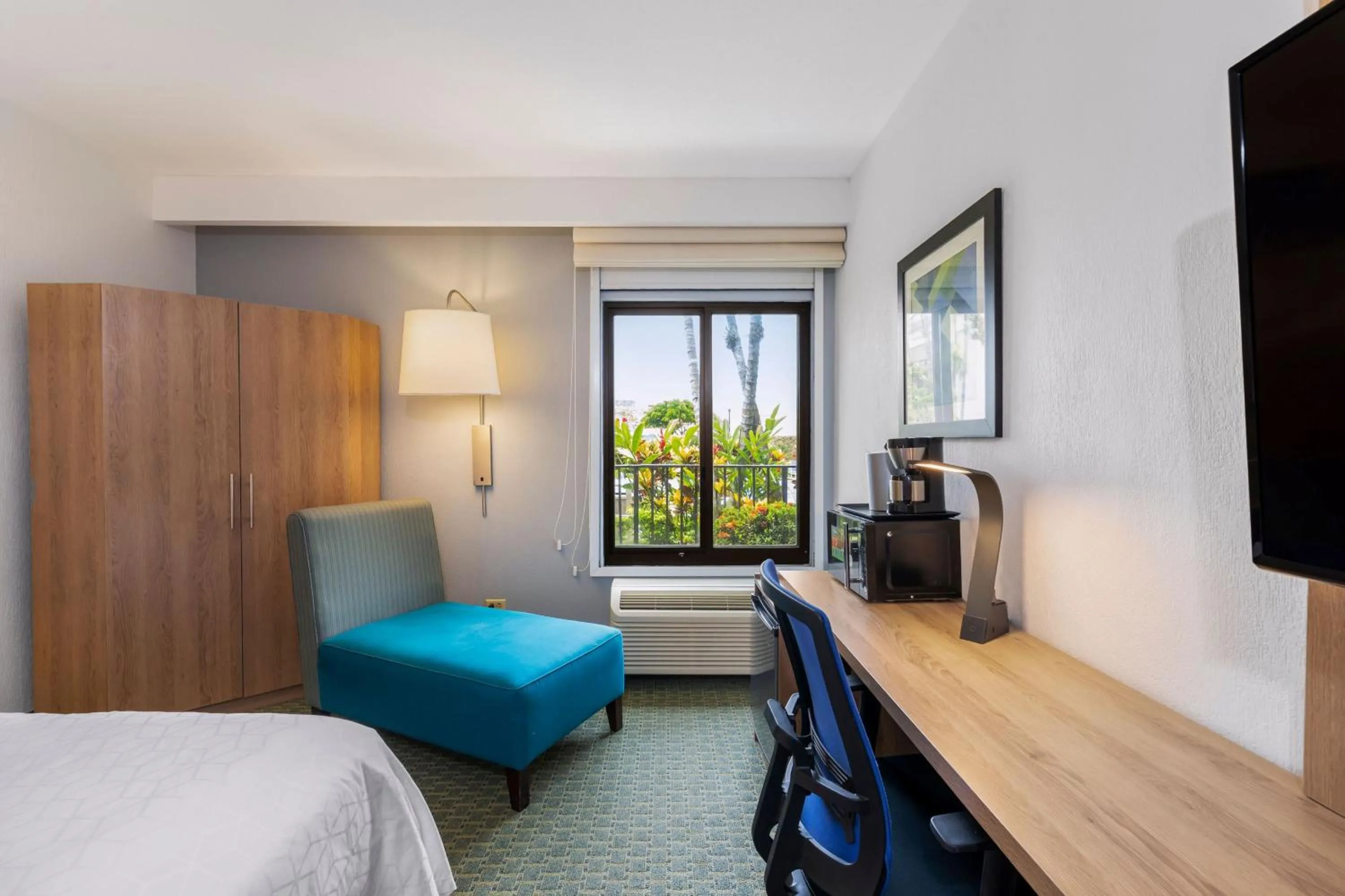 Photo of the whole room, Bed in Holiday Inn Express San Jose Costa Rica Airport by IHG