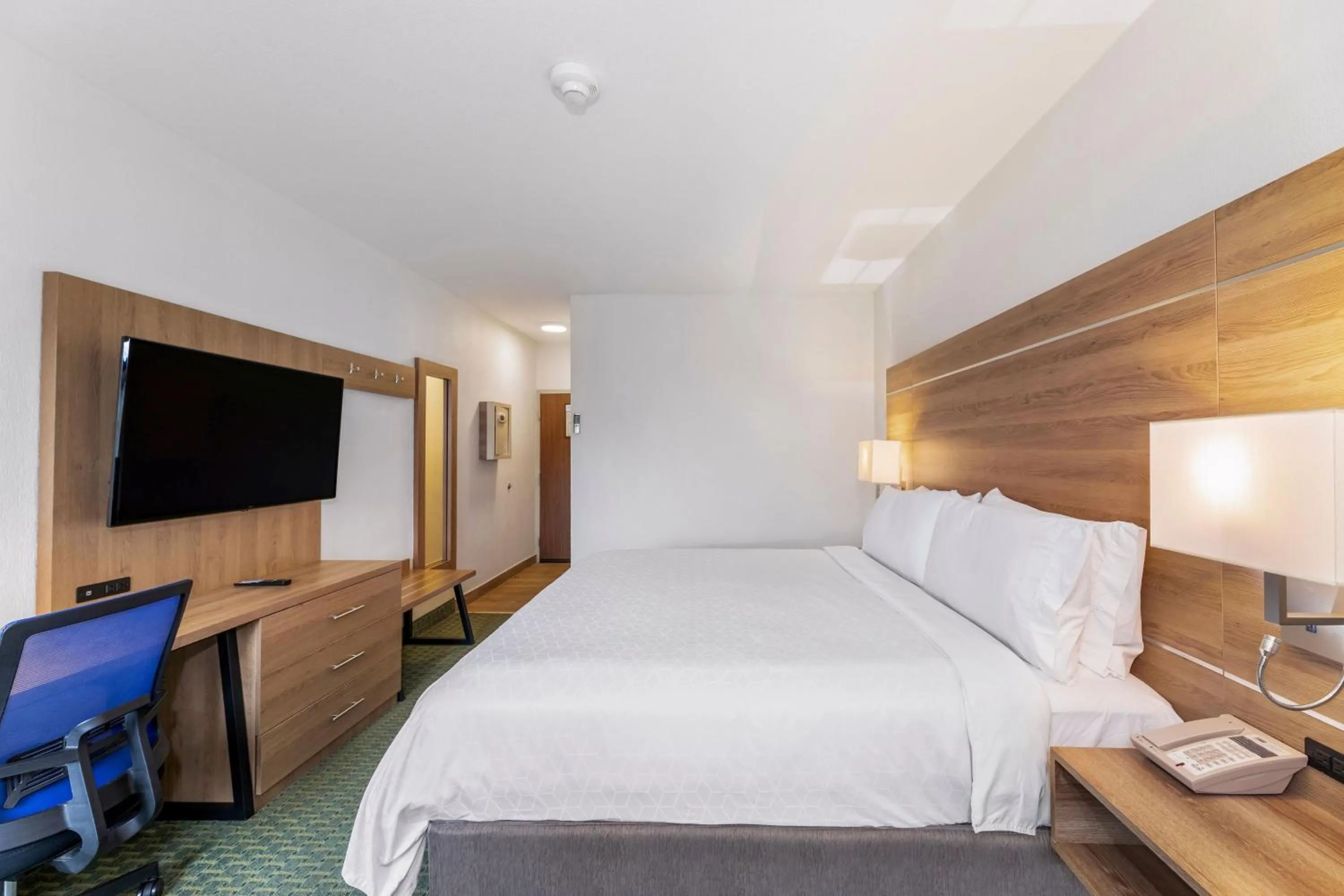 Photo of the whole room, Bed in Holiday Inn Express San Jose Costa Rica Airport by IHG