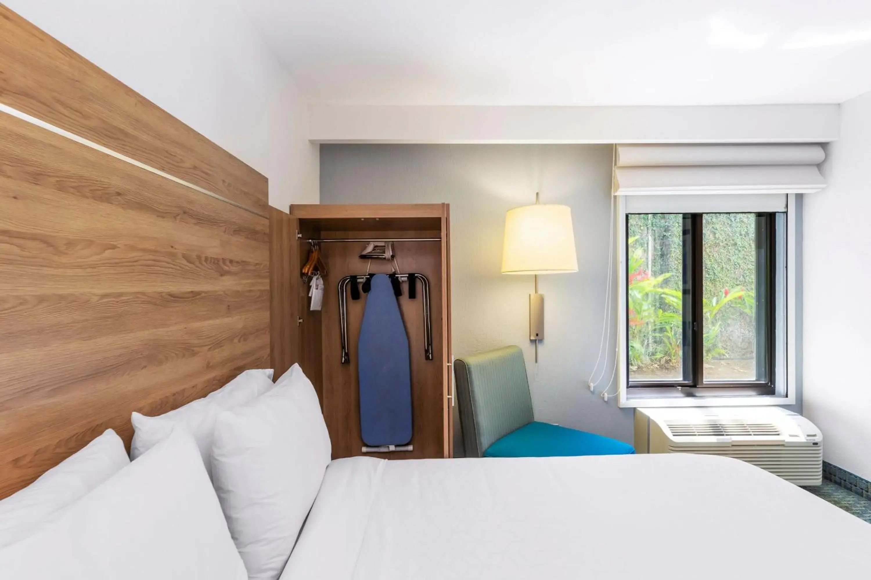 Photo of the whole room, Bed in Holiday Inn Express San Jose Costa Rica Airport by IHG Photo of the whole room, Bed in Holiday Inn Express San Jose Costa Rica Airport by IHG