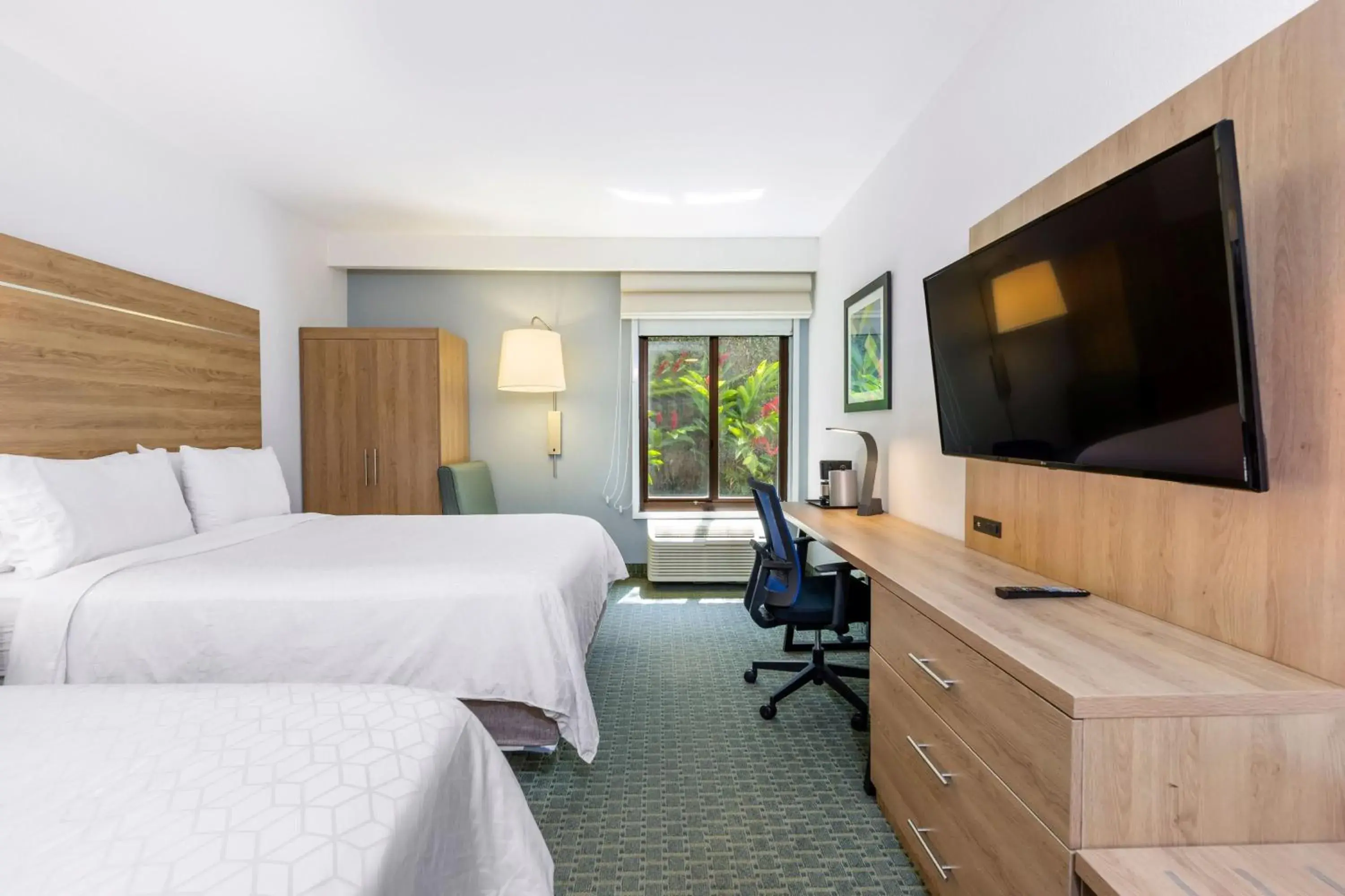 Photo of the whole room, Bed in Holiday Inn Express San Jose Costa Rica Airport by IHG Photo of the whole room, Bed in Holiday Inn Express San Jose Costa Rica Airport by IHG