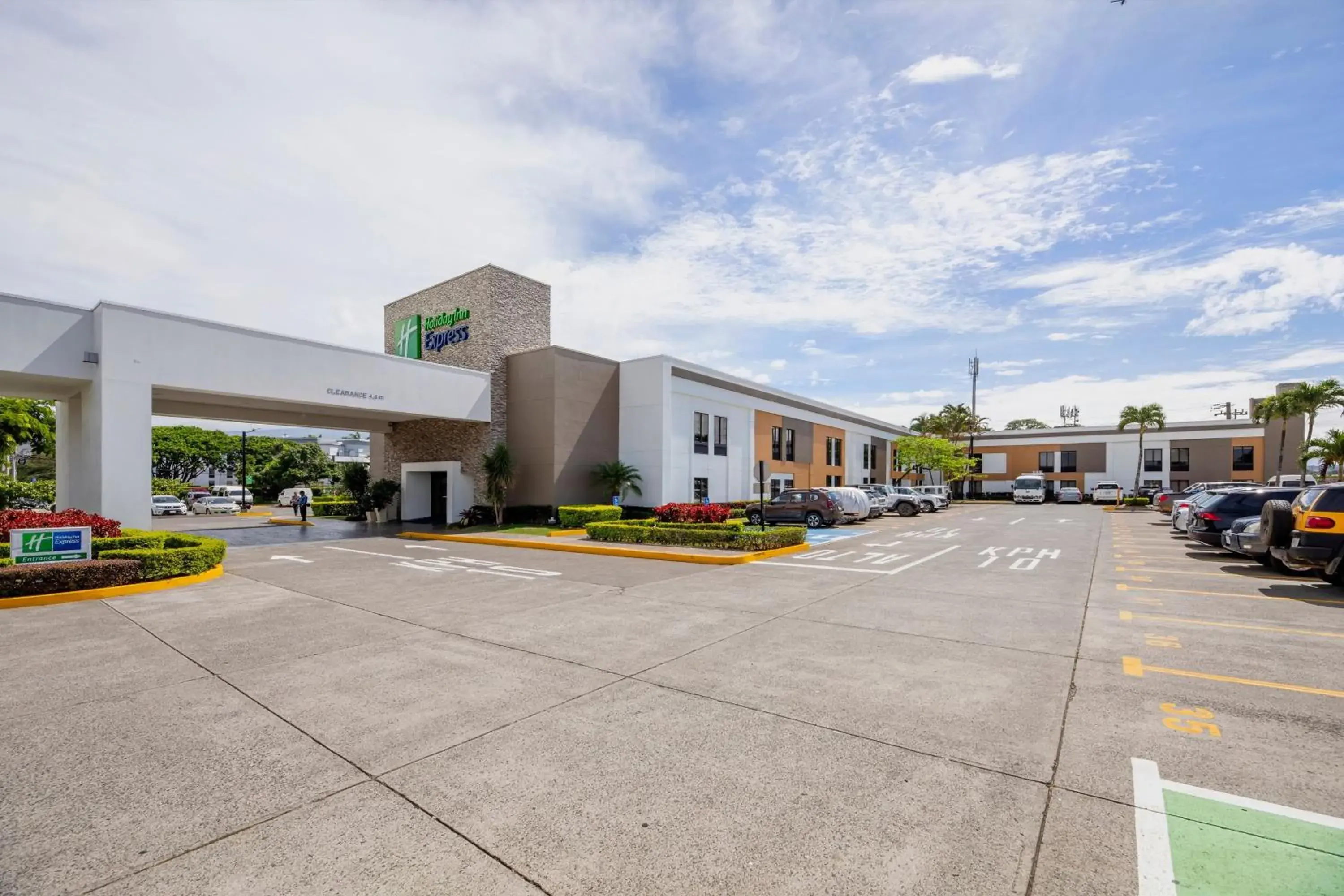 Property building in Holiday Inn Express San Jose Costa Rica Airport by IHG Property building in Holiday Inn Express San Jose Costa Rica Airport by IHG