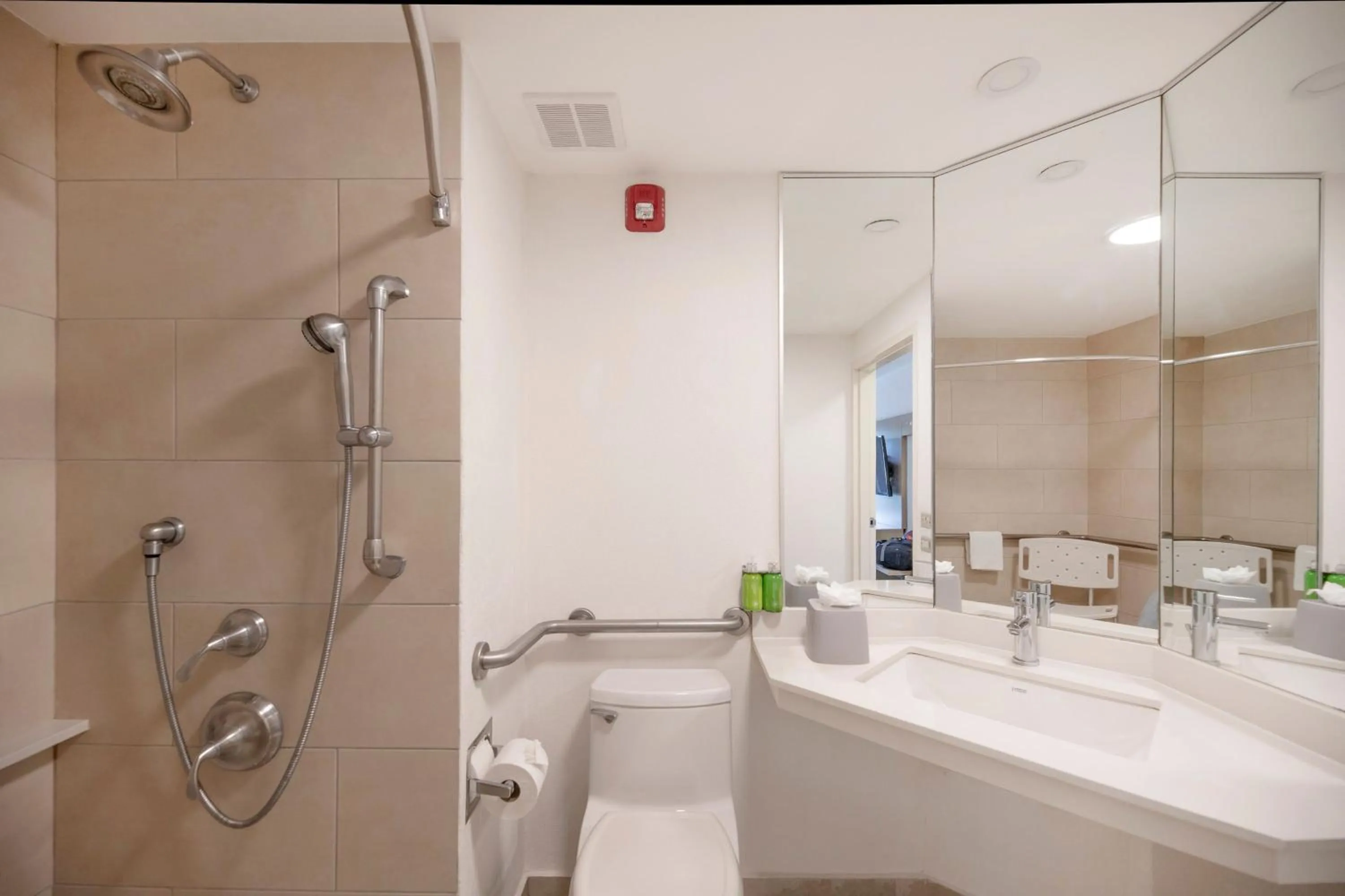 Photo of the whole room in Holiday Inn Express San Jose Costa Rica Airport by IHG