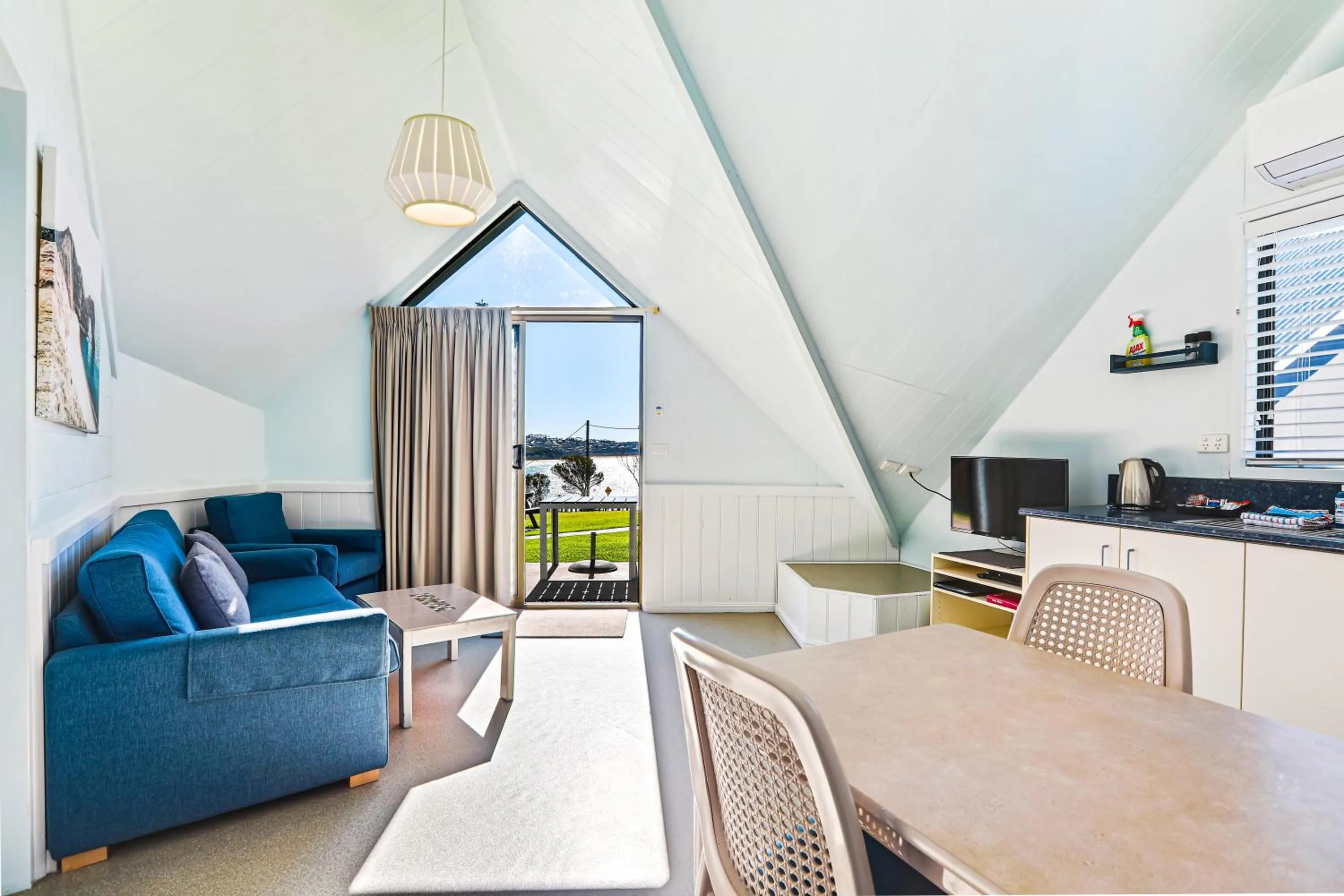 Lounge or bar in Beach Cabins Merimbula