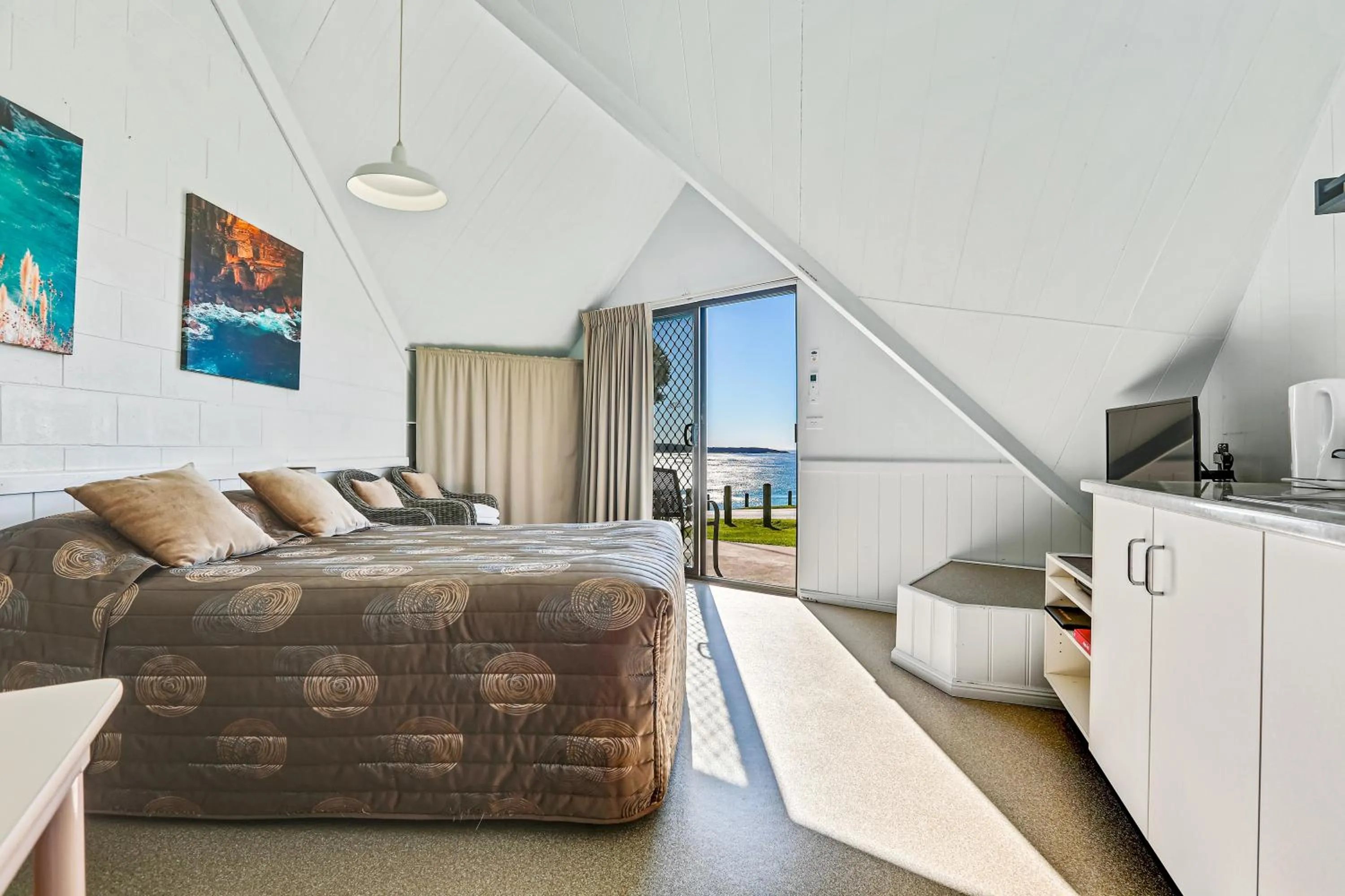 Bedroom, Bed in Beach Cabins Merimbula