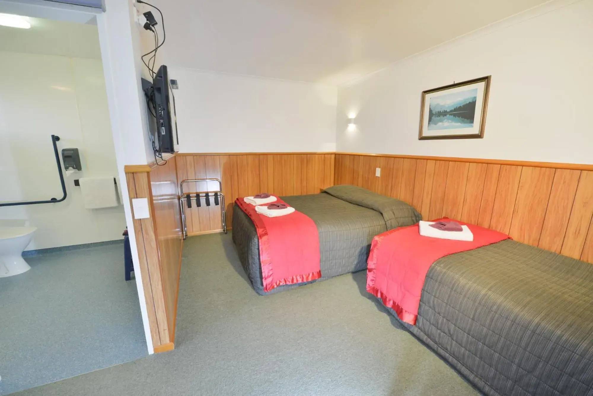 Triple Room - Disability Access in Wilderness Motel Accommodation Triple Room - Disability Access in Wilderness Motel Accommodation