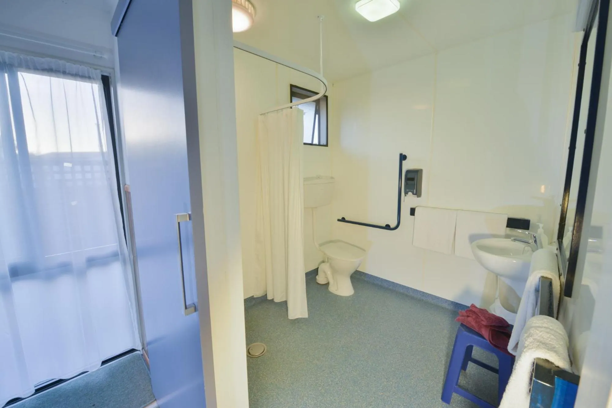 Toilet in Wilderness Motel Accommodation