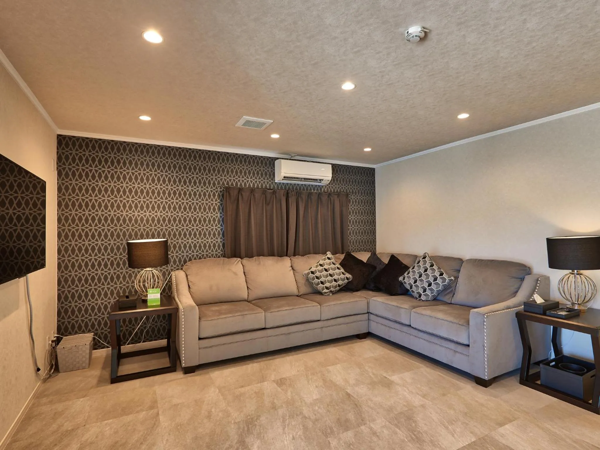 Photo of the whole room in Sesoko Villa