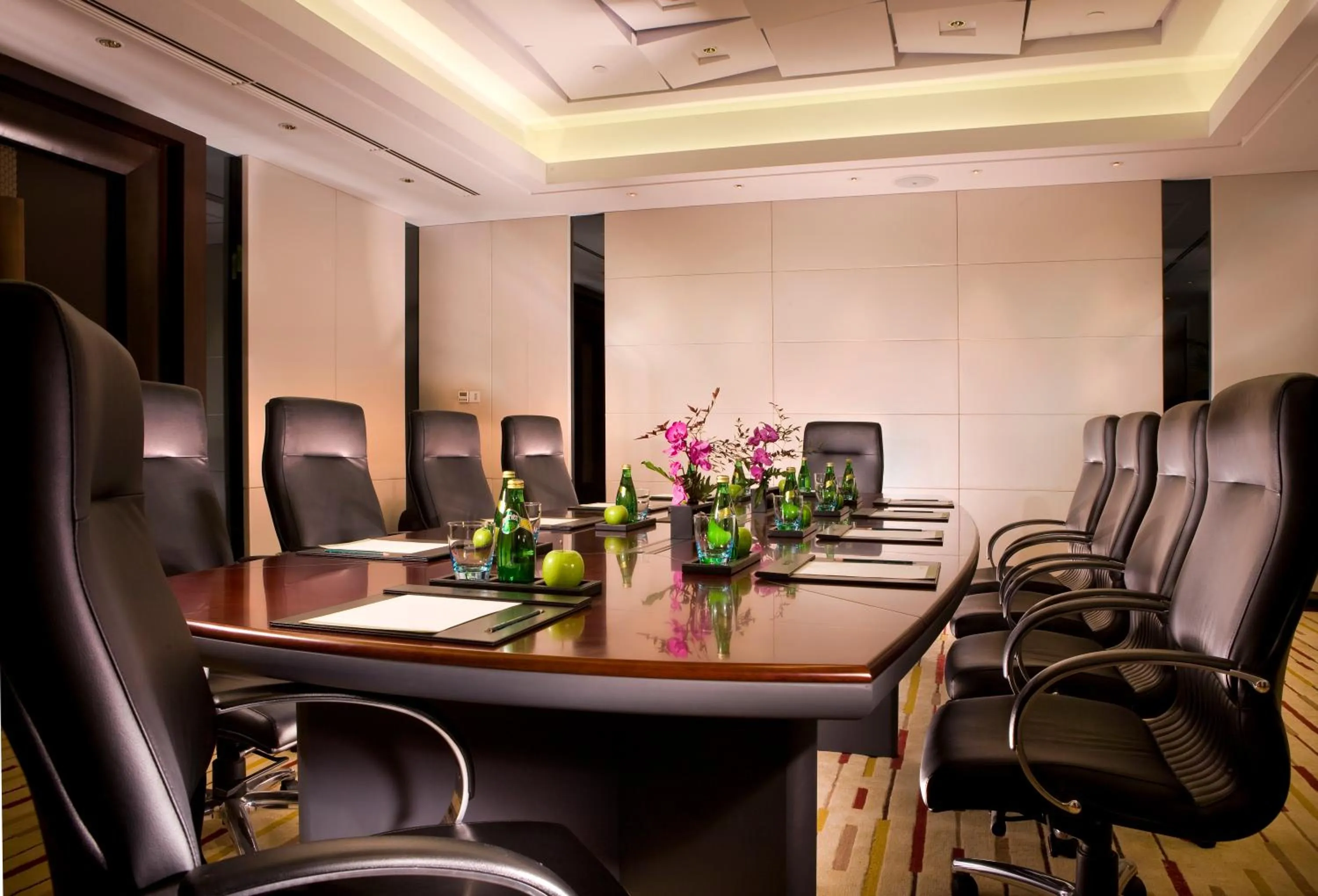 Business facilities in Nanyuan Universe Deluxe Hotel