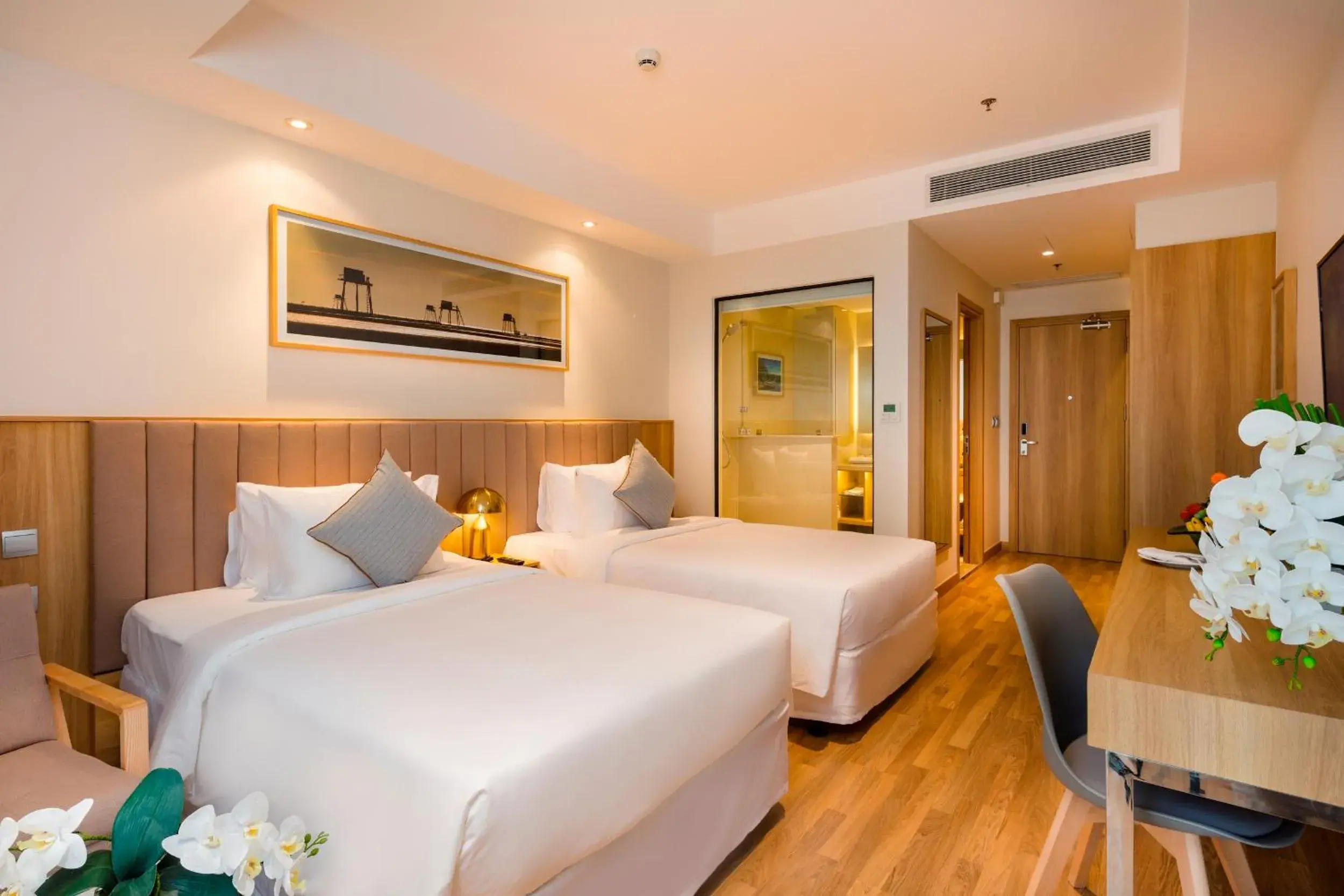 Senior Deluxe Twin Room with City View and Balcony in Nagar Hotel Nha Trang Senior Deluxe Twin Room with City View and Balcony in Nagar Hotel Nha Trang