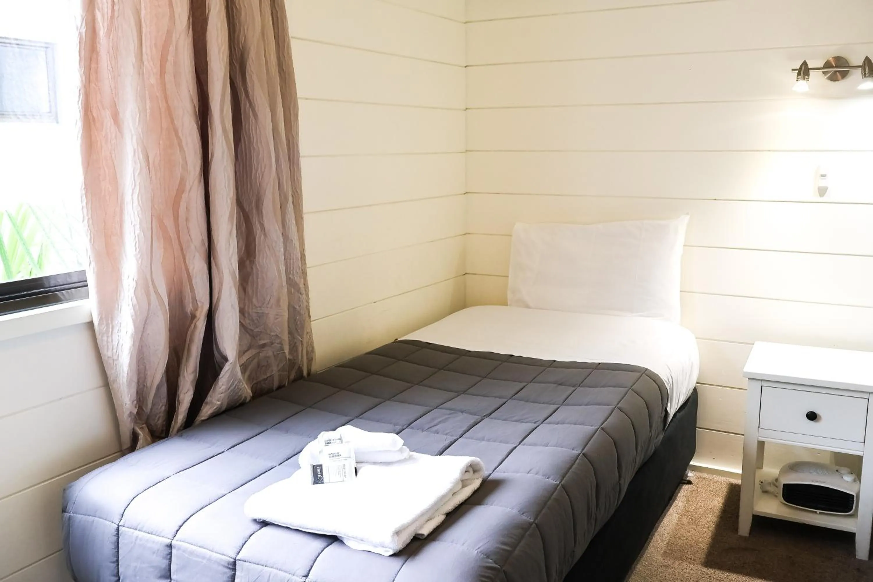 Bed in Bounty Motel