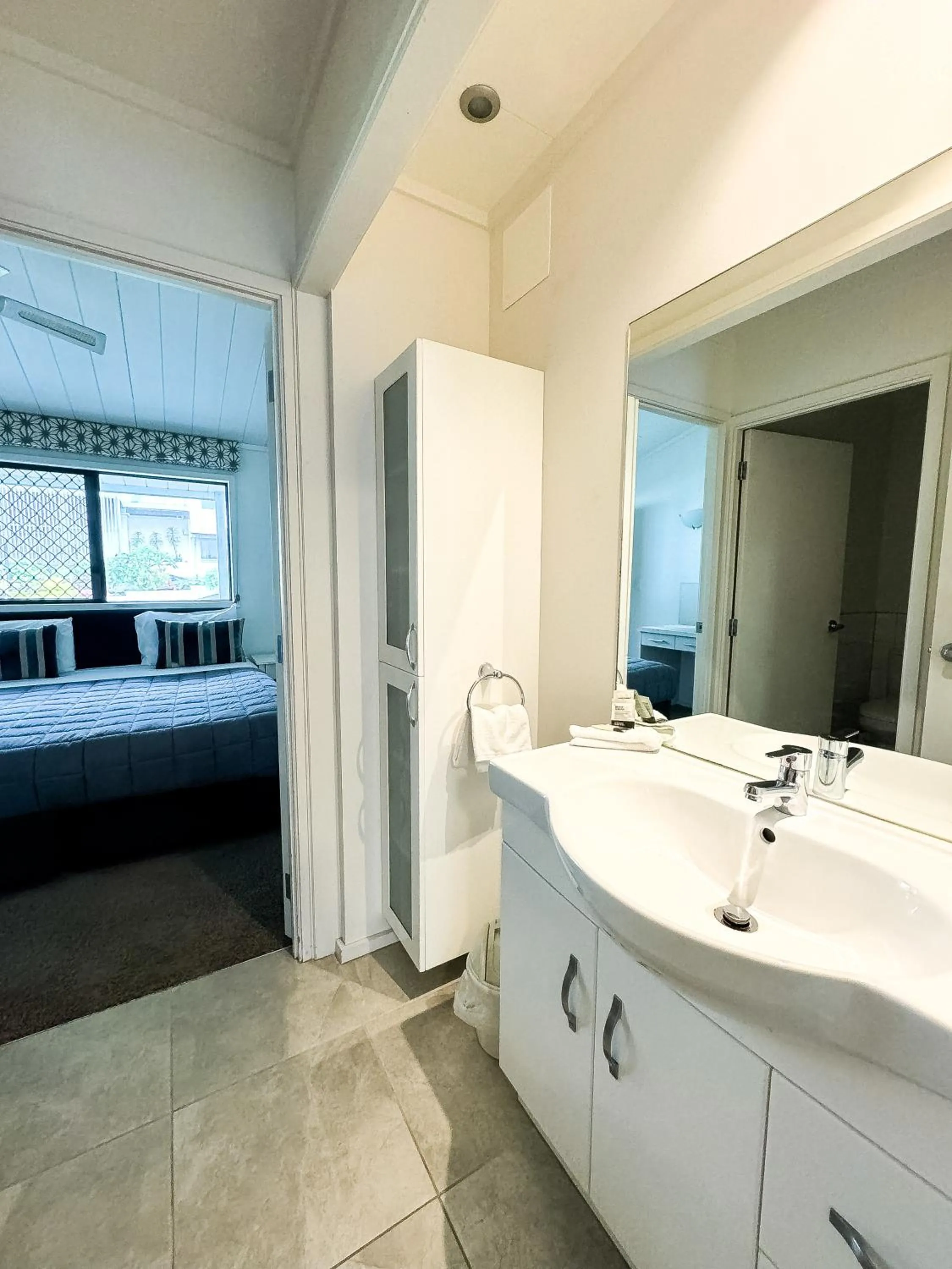 Bathroom in Bounty Motel