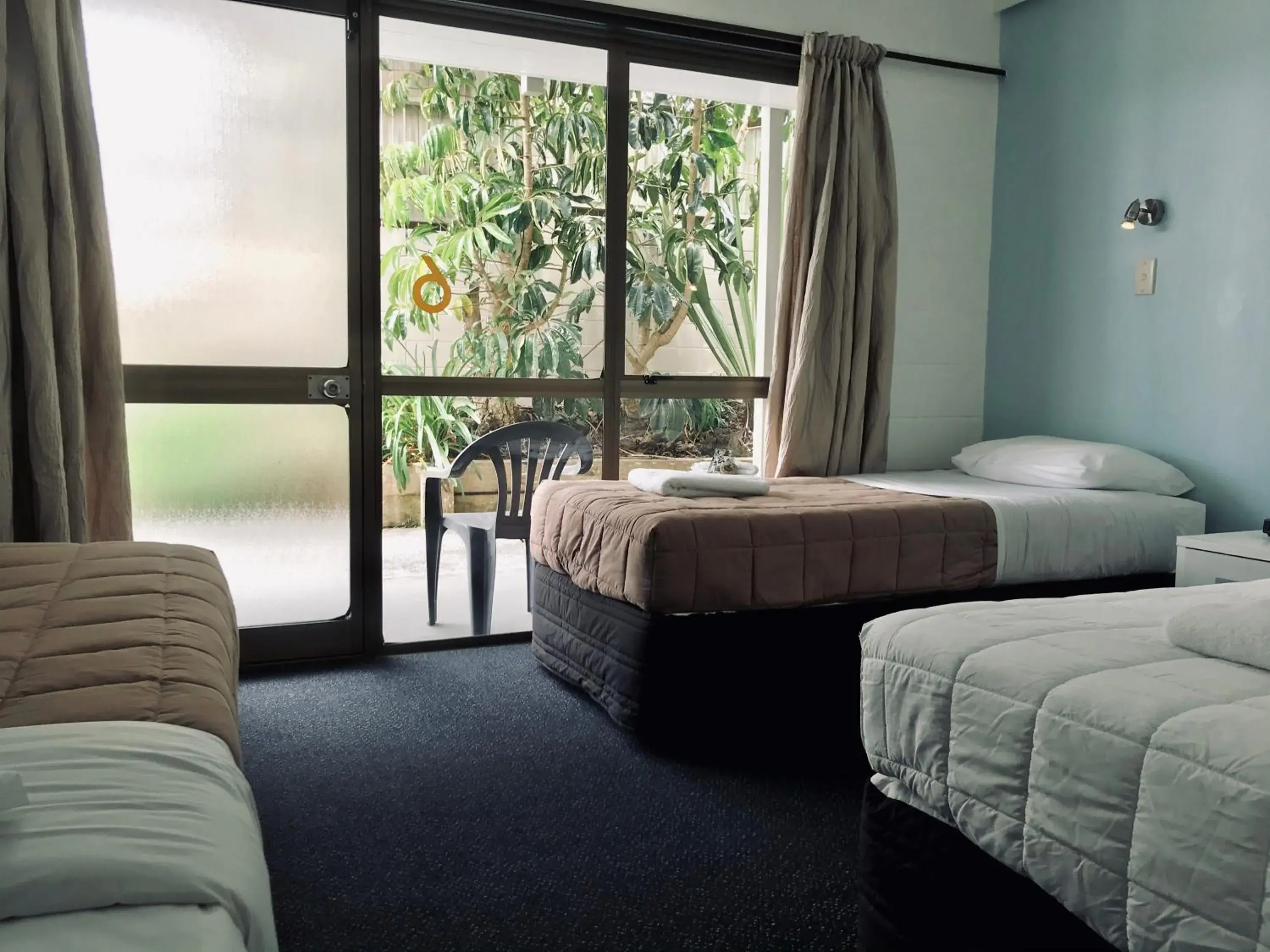 Bedroom, Bed in Bounty Motel Bedroom, Bed in Bounty Motel