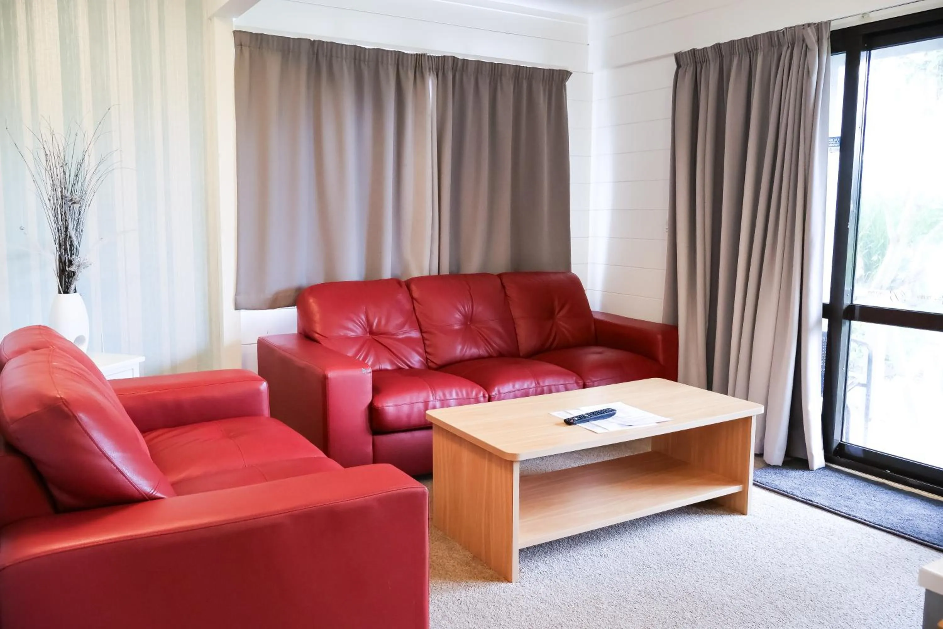 Living room in Bounty Motel