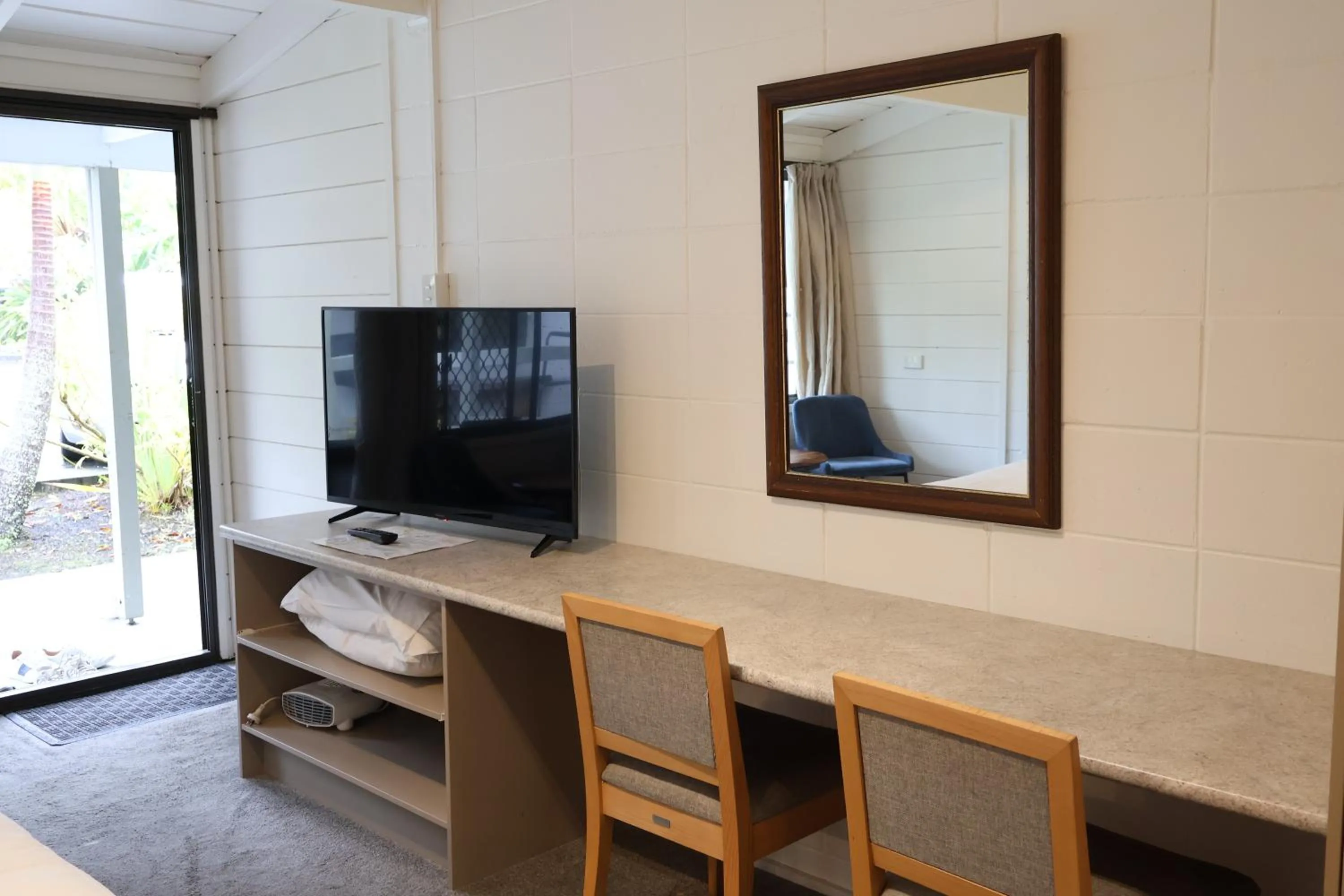 TV and multimedia in Bounty Motel