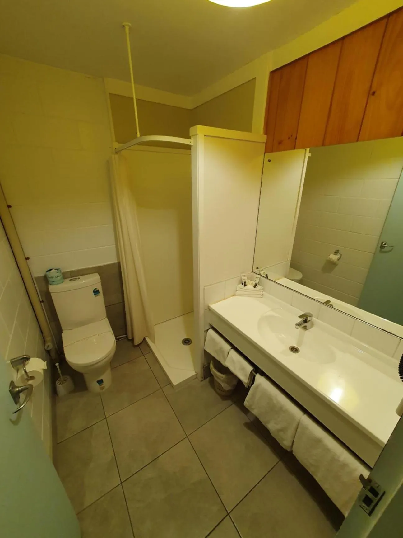 Bathroom in Bounty Motel