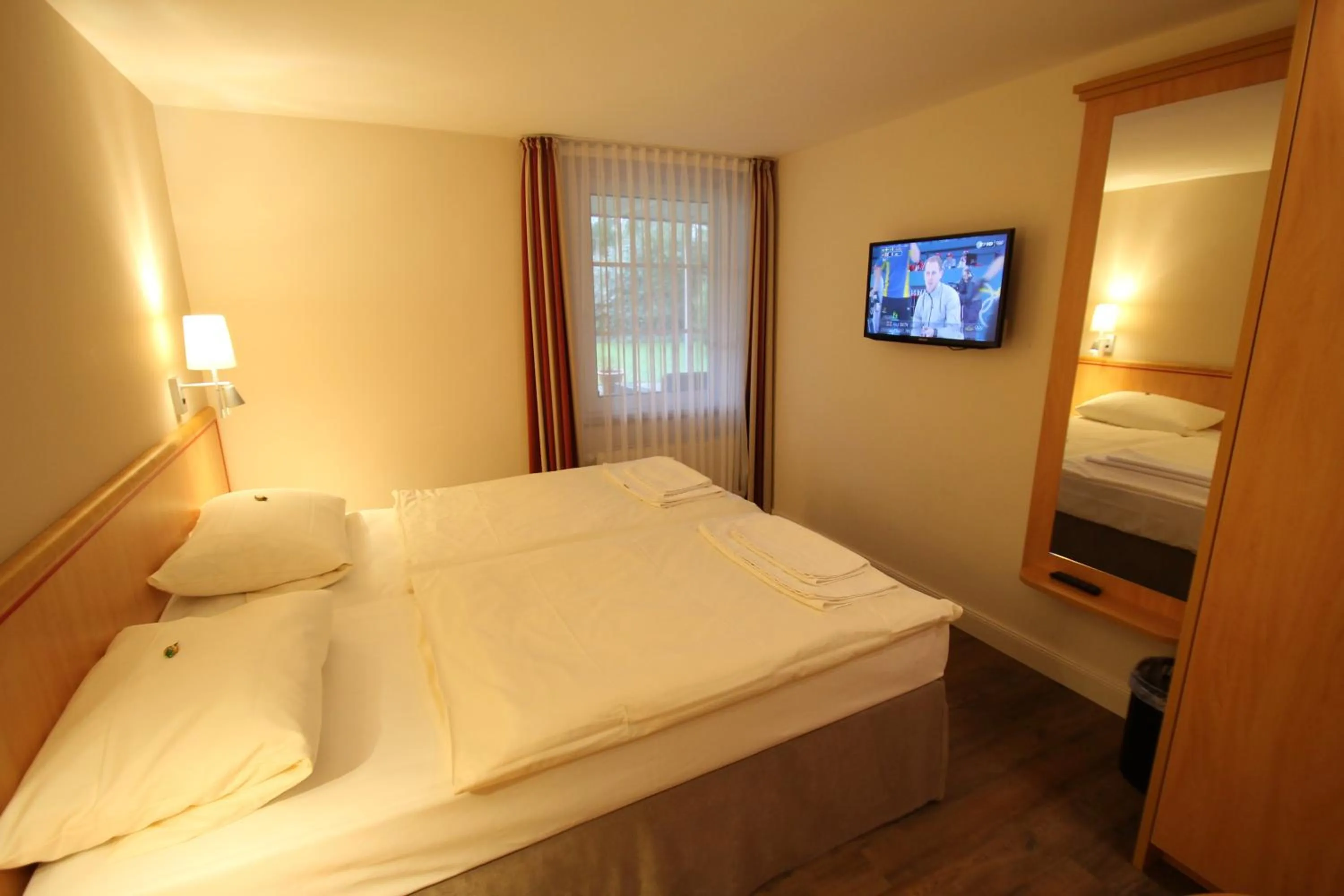 Photo of the whole room, Bed in Bundt's Hotel & Gartenrestaurant