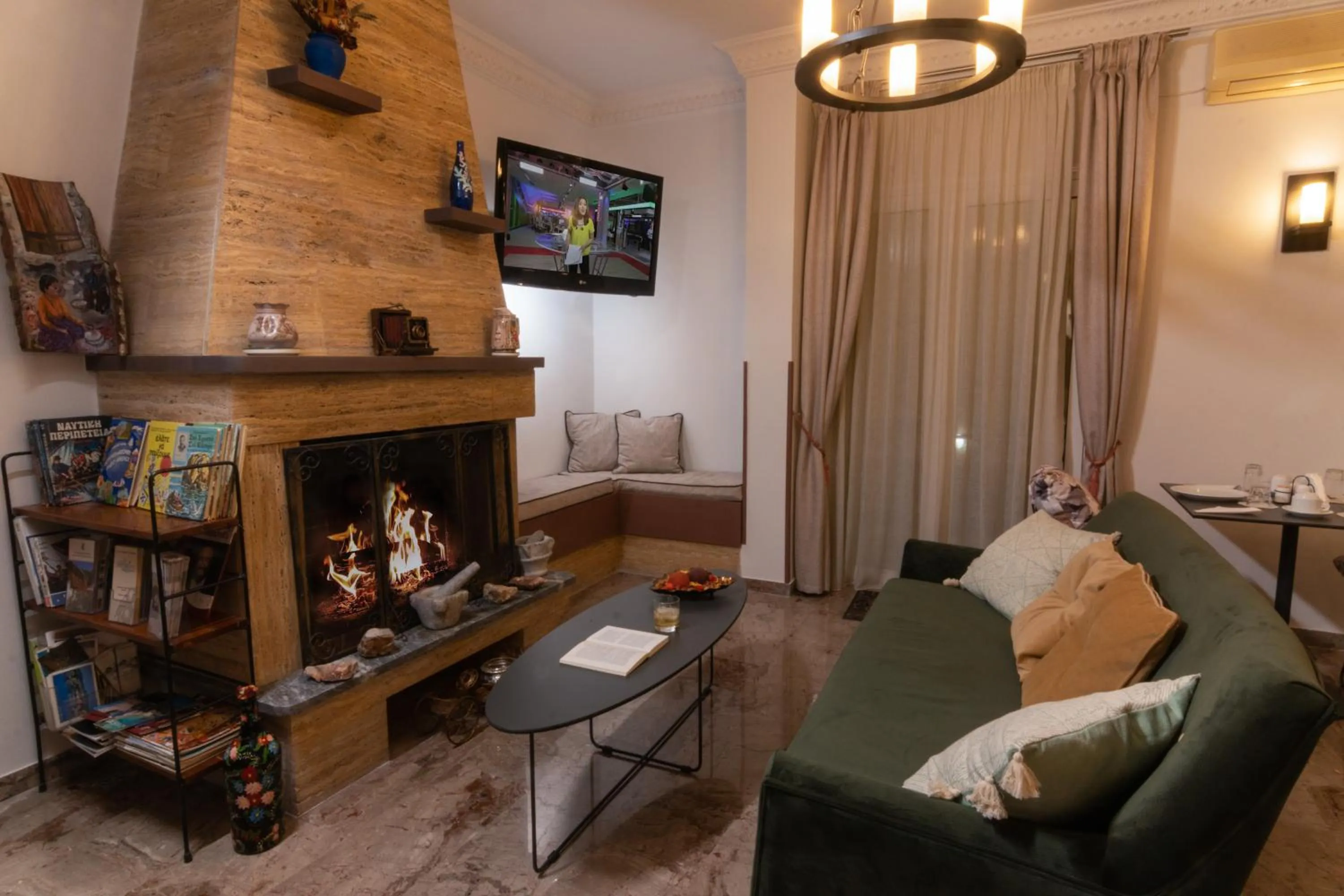 Library in Aklidi Hotel