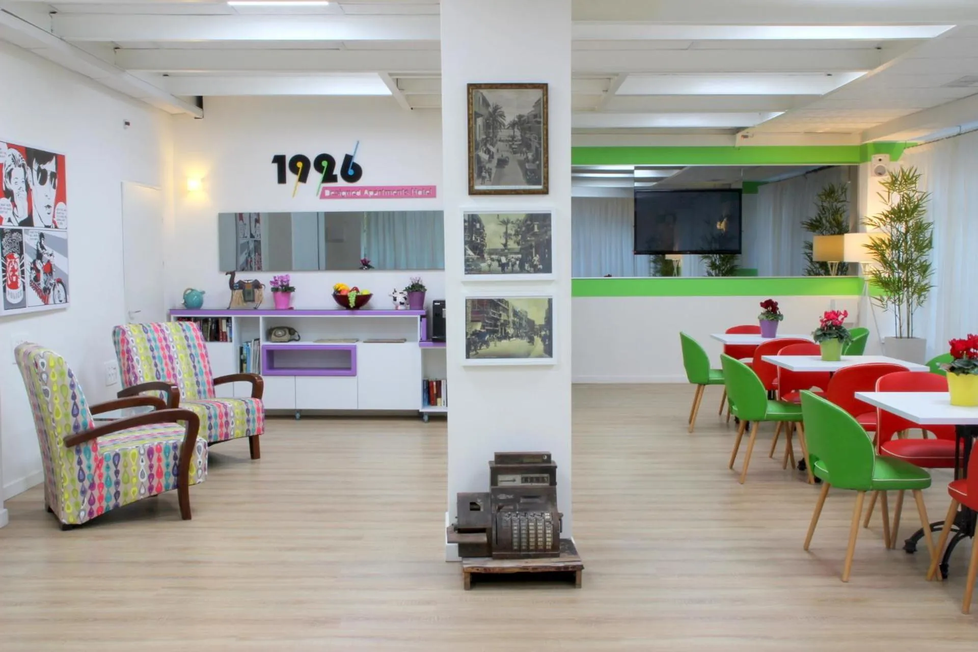 Restaurant/places to eat in 1926 Designed ApartHotel