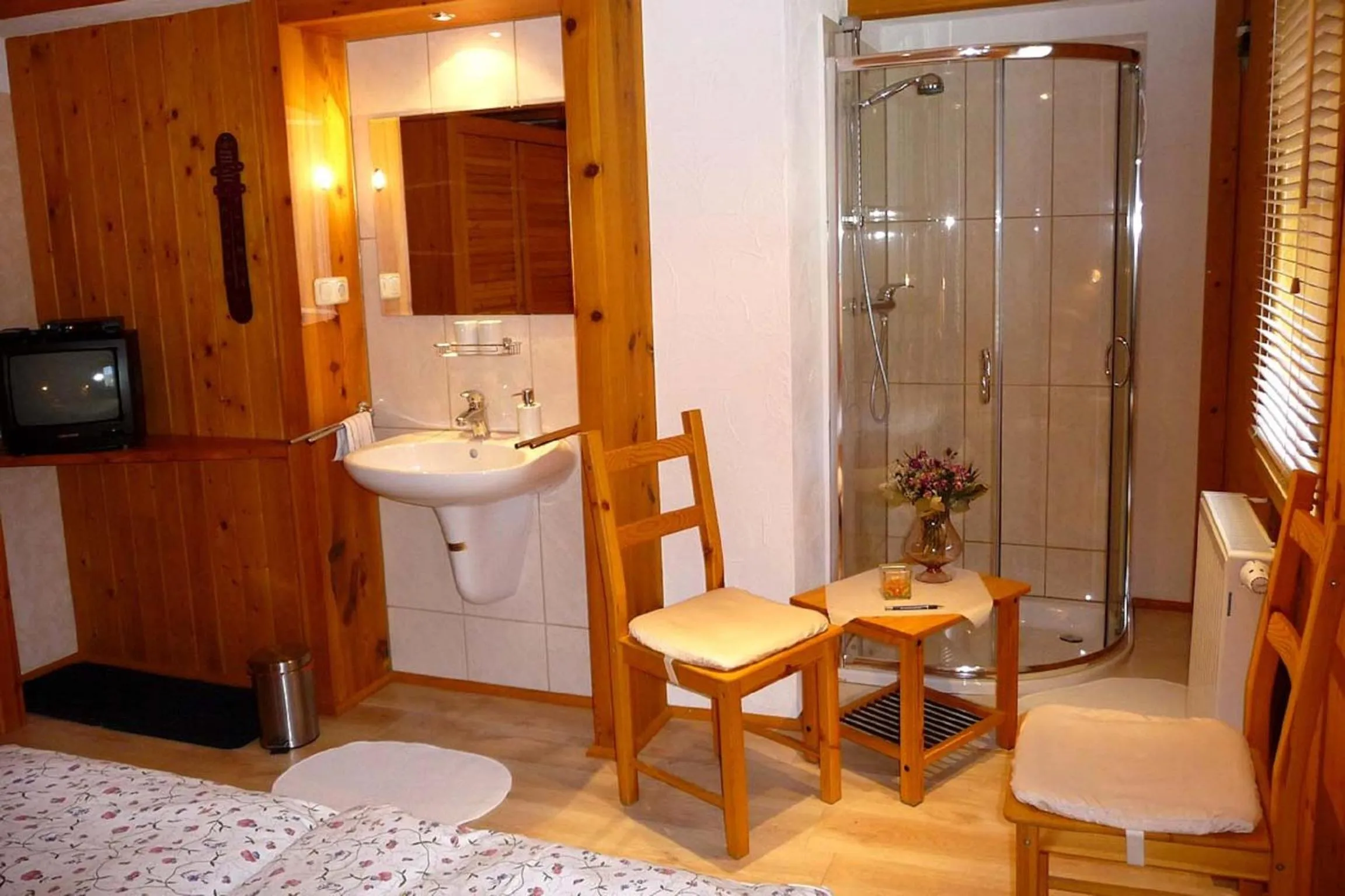 Bathroom, Bed in Hammerfinken-Nest