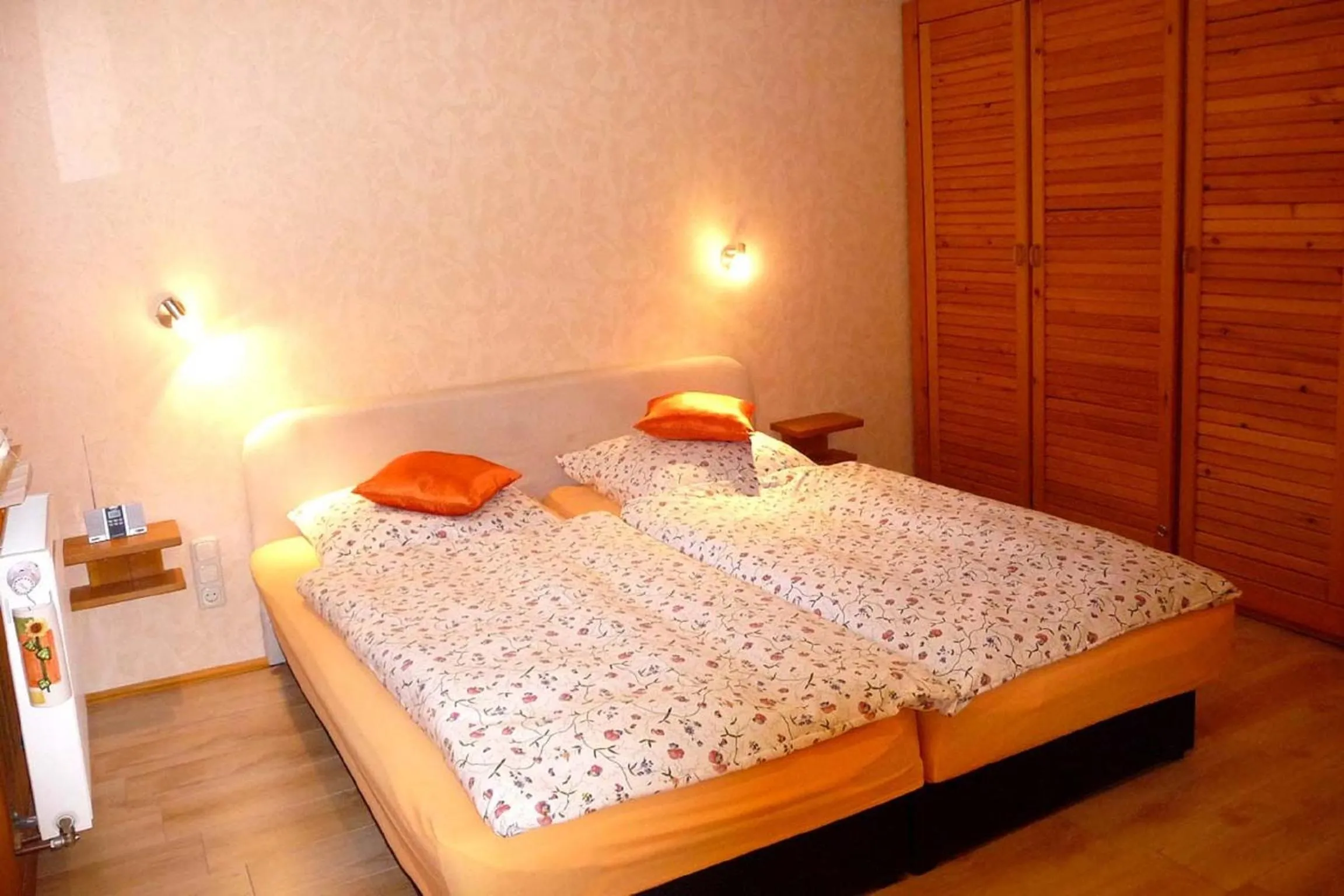 Bedroom, Bed in Hammerfinken-Nest