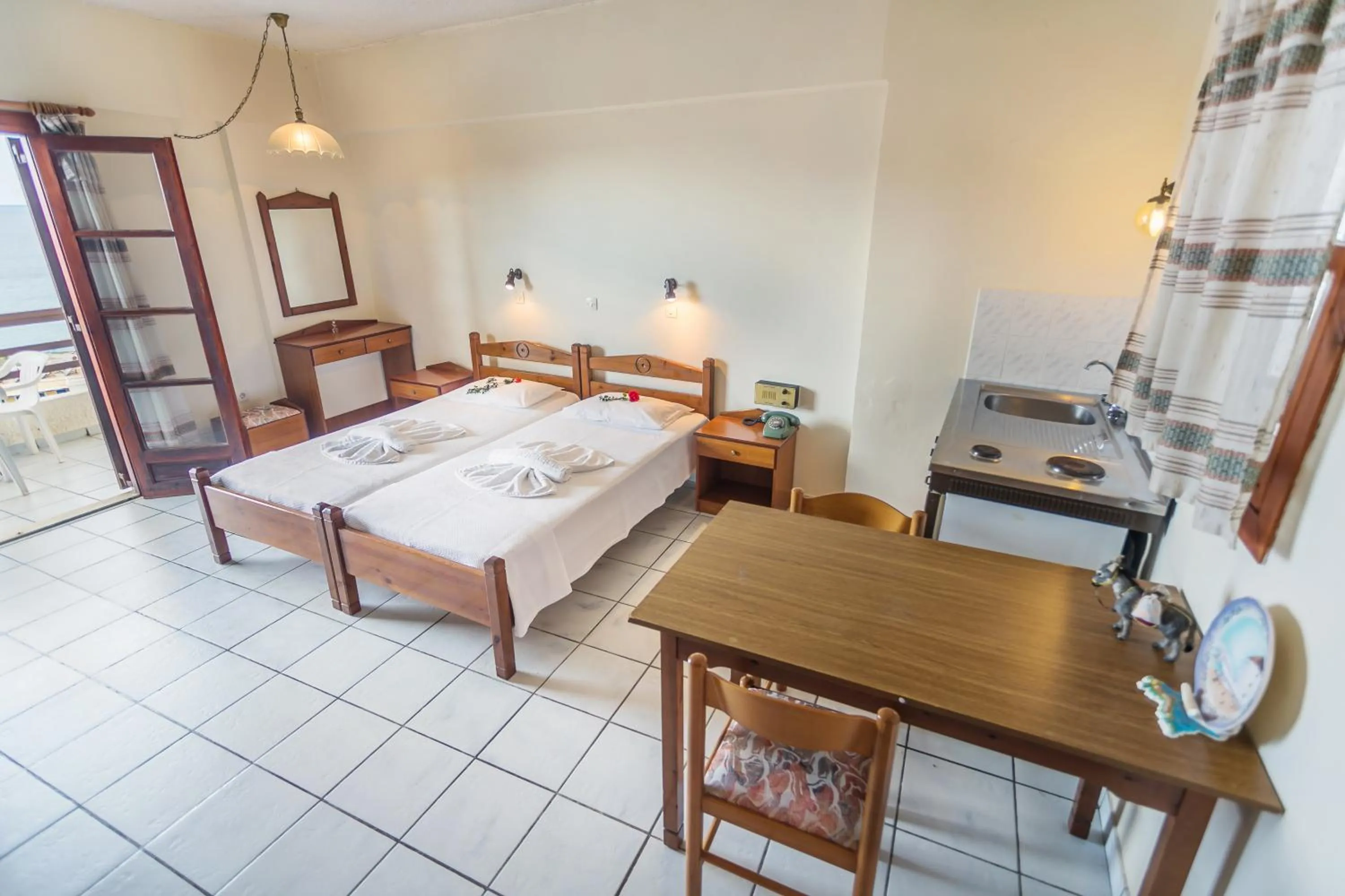 Dining area, Bed in Yiannis Ηotel