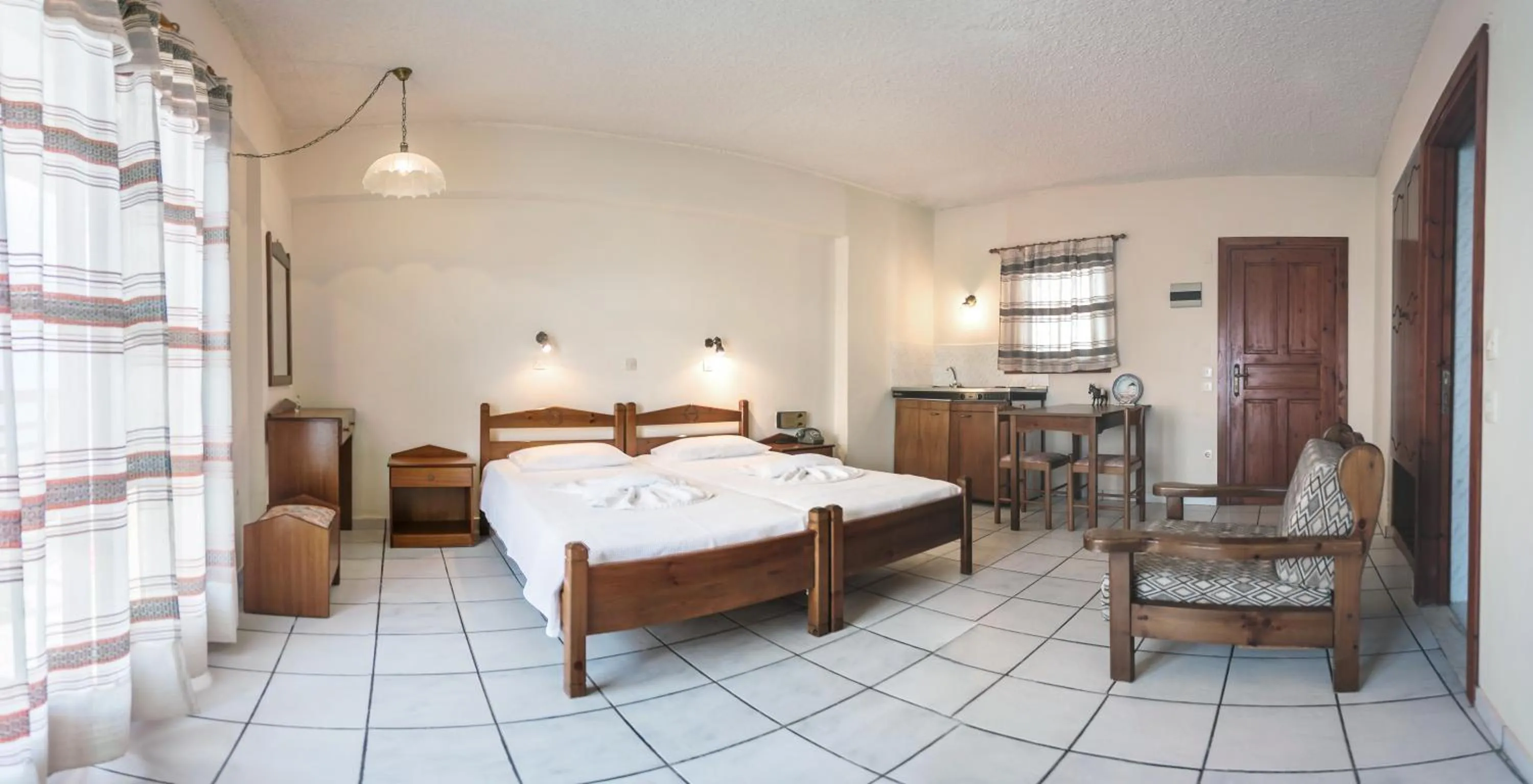 Photo of the whole room, Bed in Yiannis Ηotel