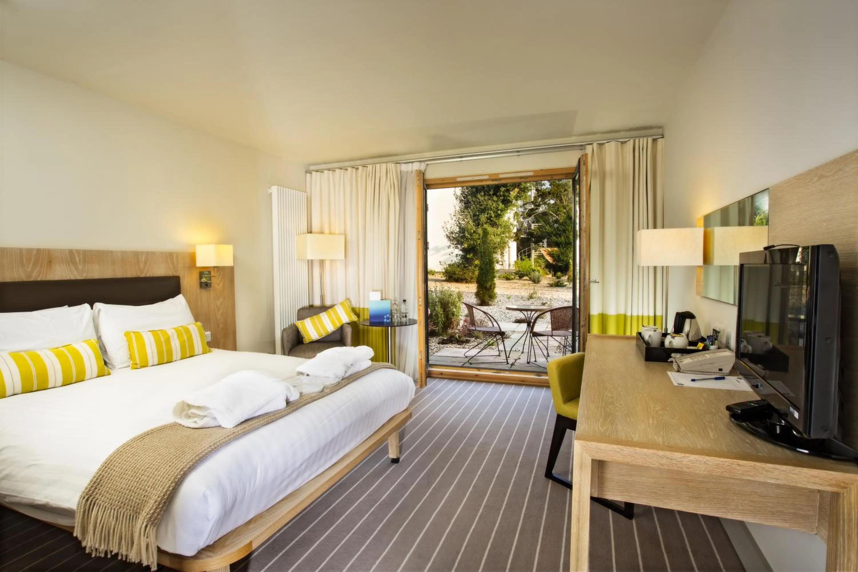 Photo of the whole room, Bed in Lifehouse Spa And Hotel