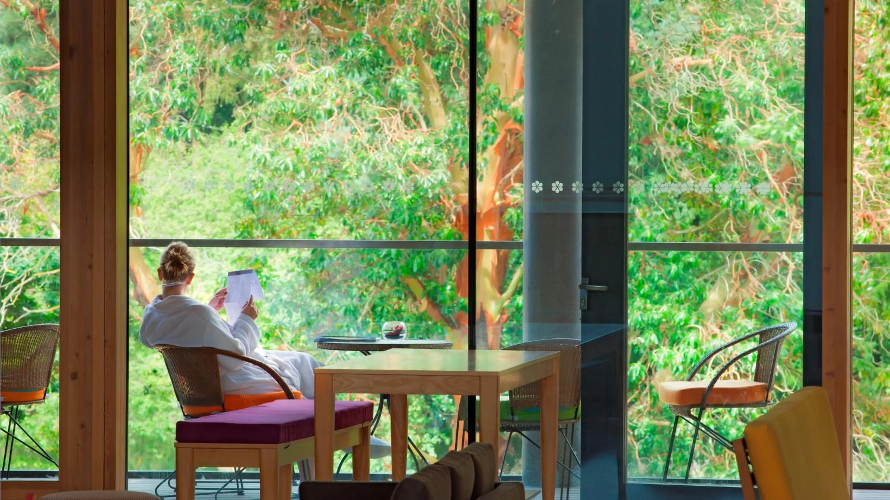 Restaurant/places to eat in Lifehouse Spa And Hotel