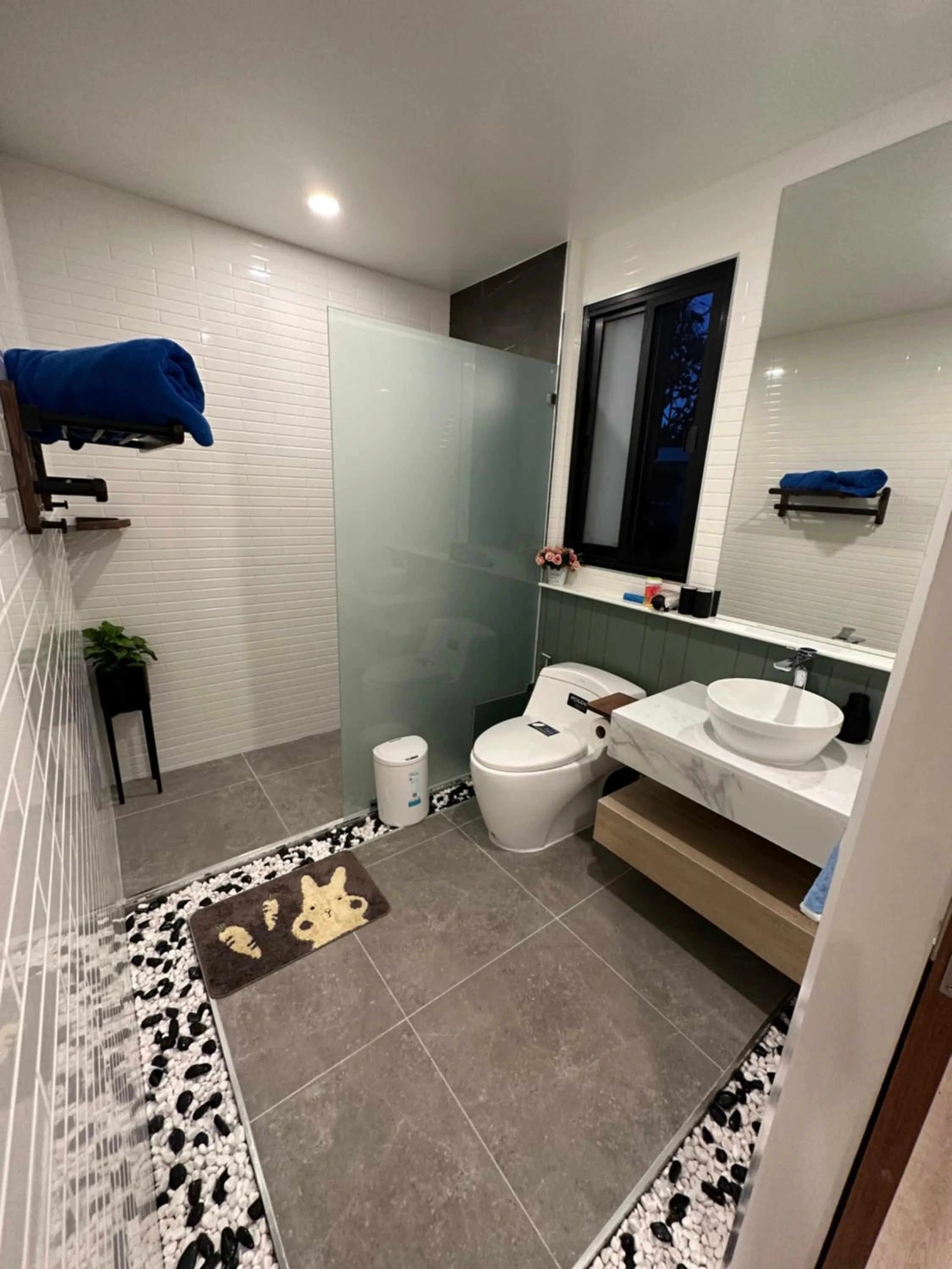 Shower, Bed in Annie Villa at Khao Yai