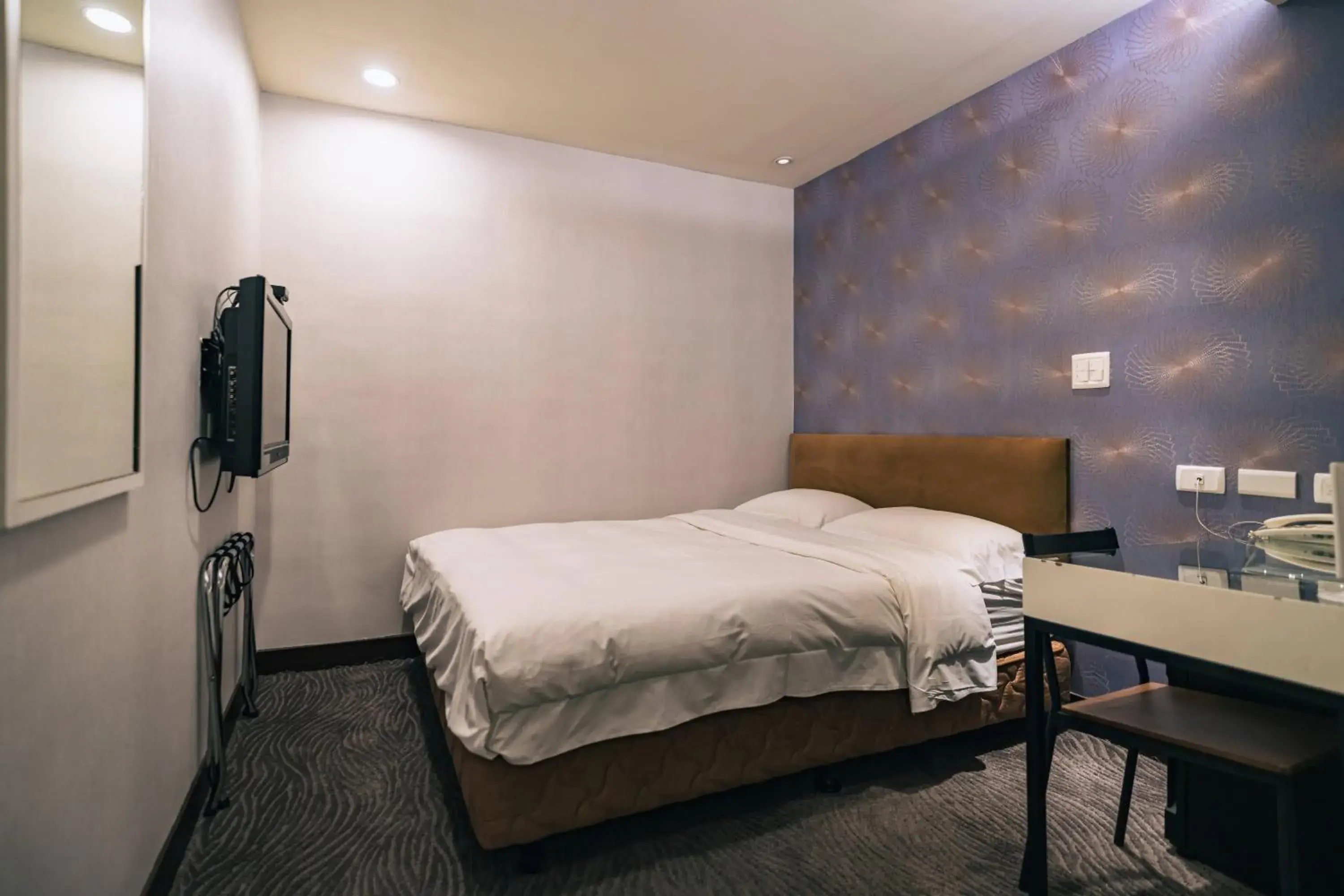 Budget Double Room - No Window in Hotel Puri Budget Double Room - No Window in Hotel Puri