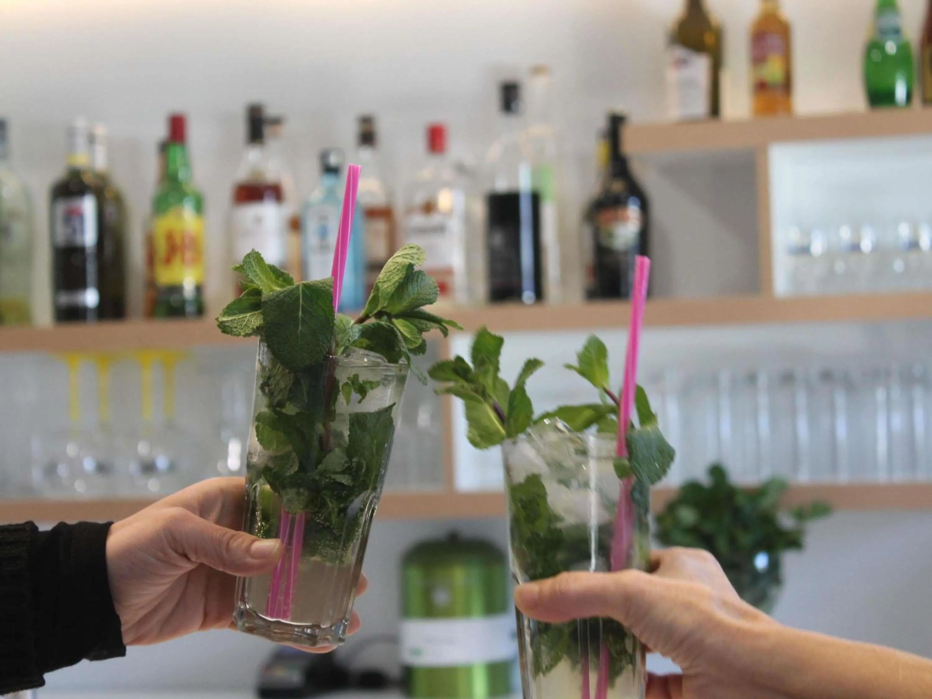 Lounge or bar in ibis Styles Toulouse Nord Sesquieres