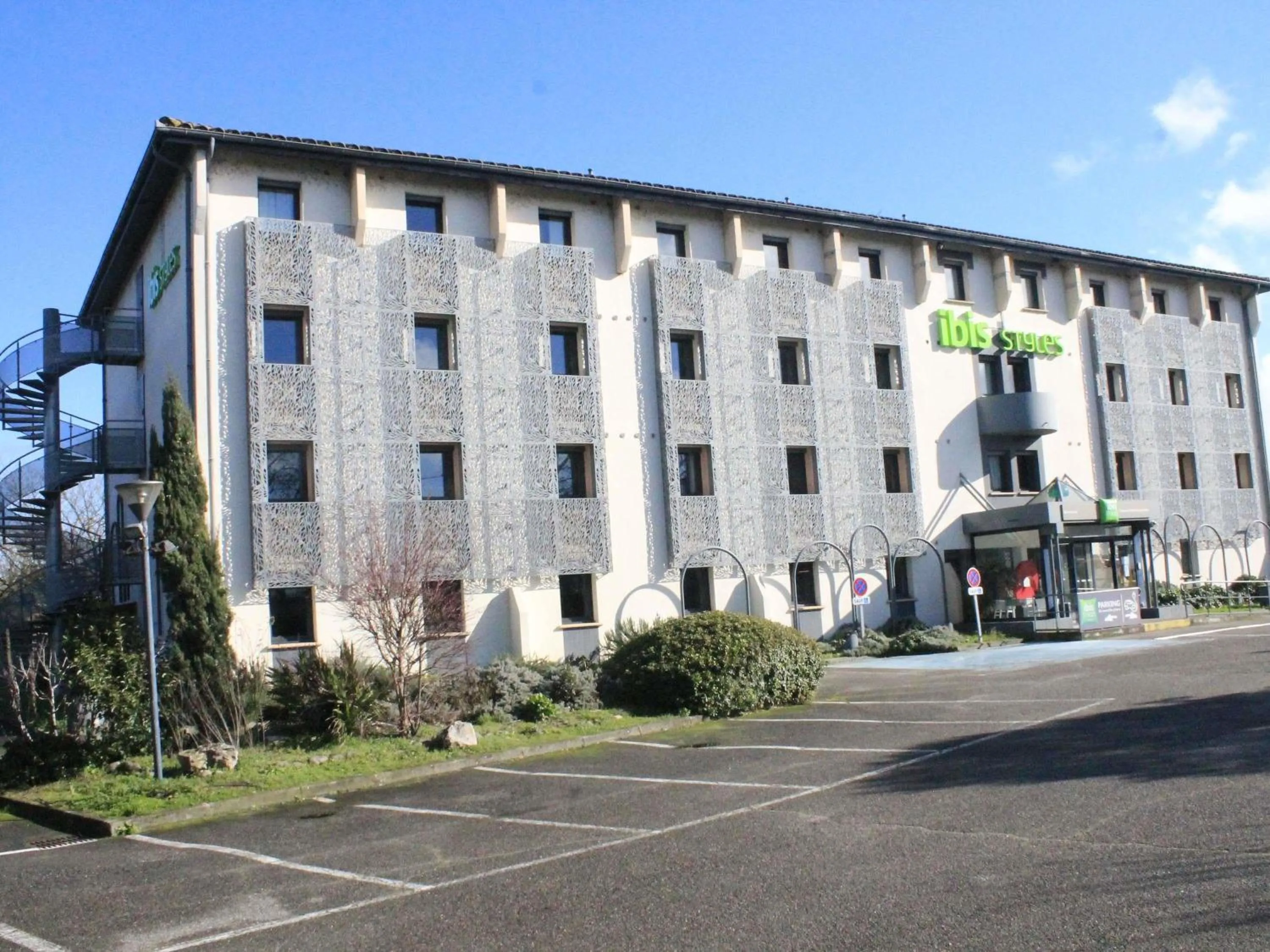 Property building in ibis Styles Toulouse Nord Sesquieres