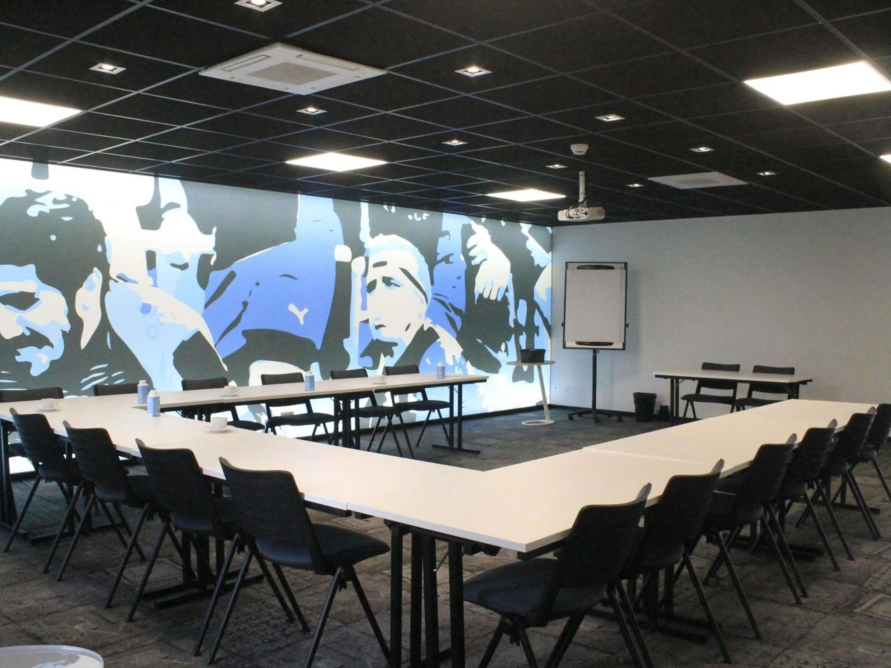 Meeting/conference room in ibis Styles Toulouse Nord Sesquieres