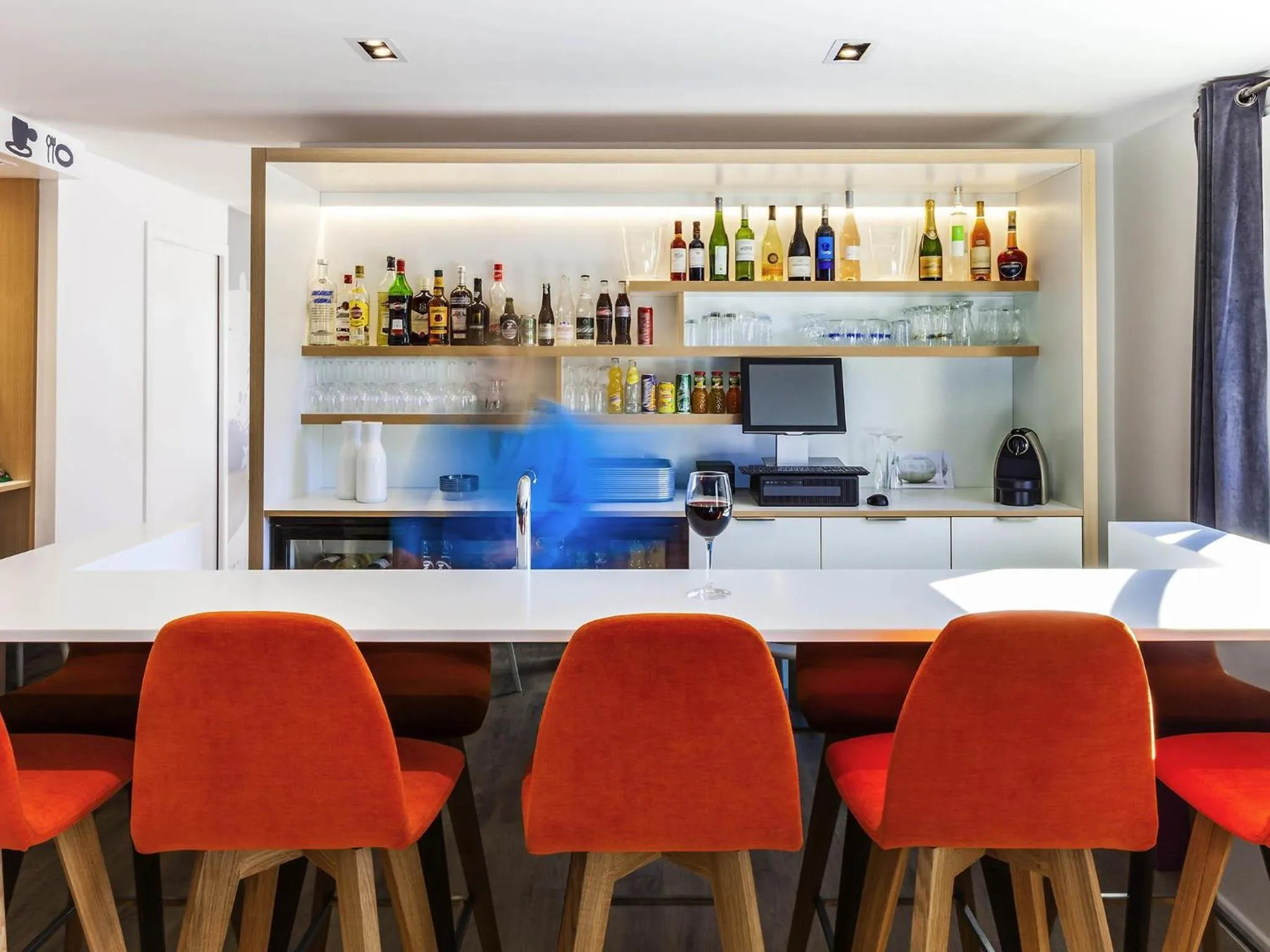 Lounge or bar in ibis Styles Toulouse Nord Sesquieres