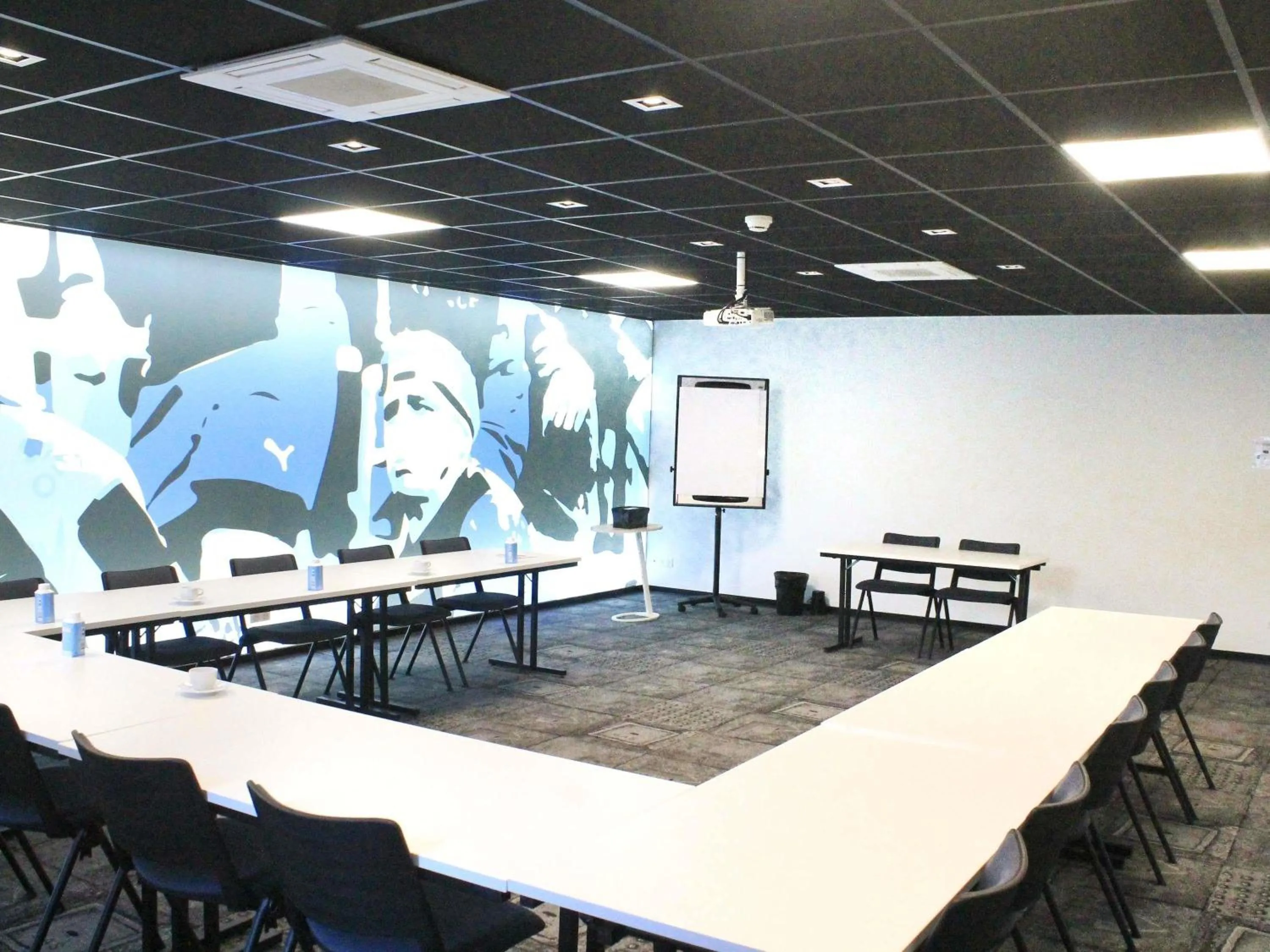 Meeting/conference room in ibis Styles Toulouse Nord Sesquieres