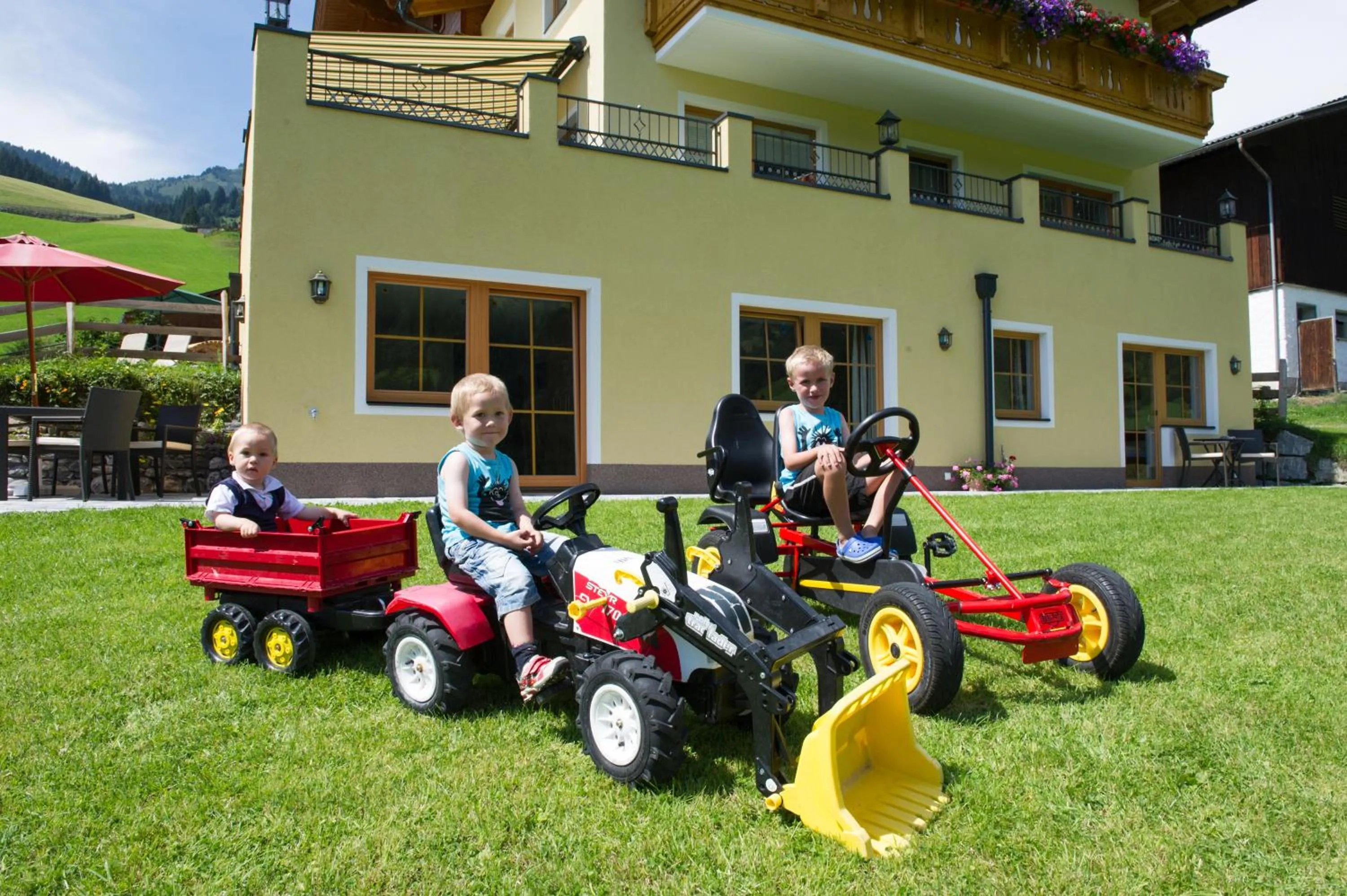young children in Haarlehenhof