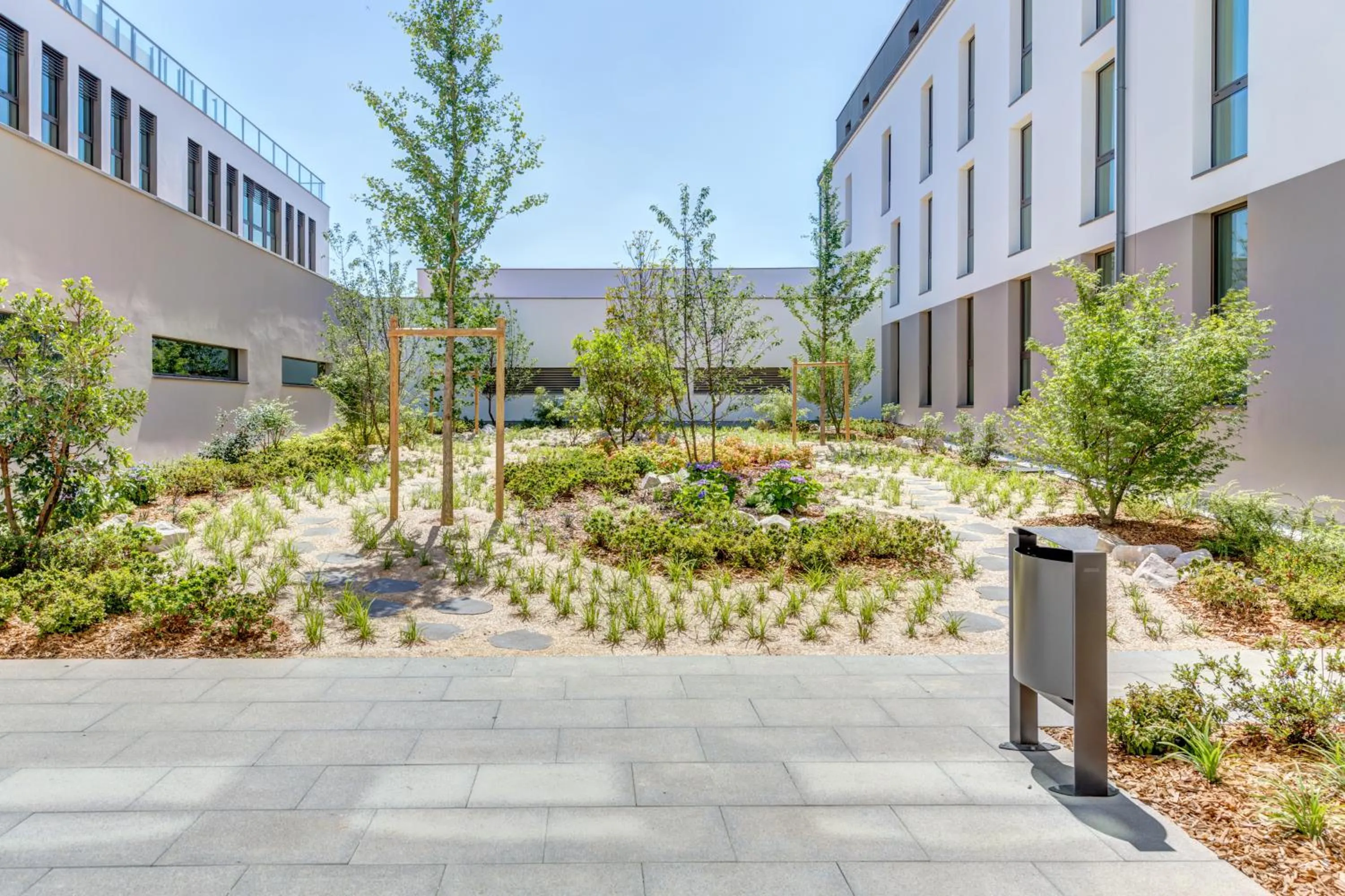 Garden in B&B HOTEL Paris Sud Chatenay Malabry