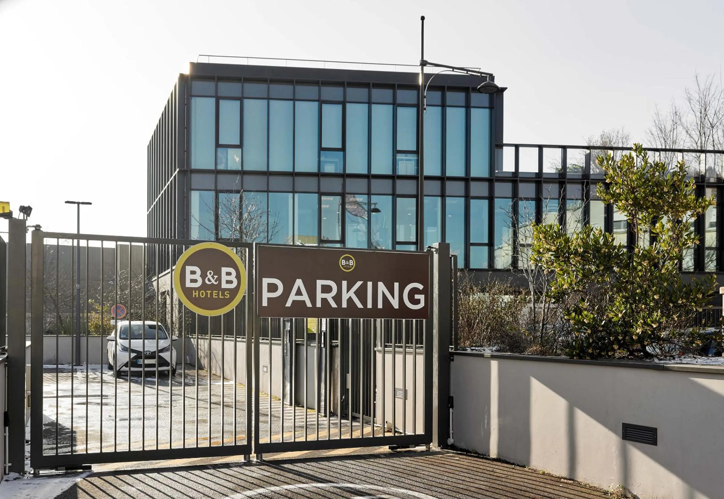 Facade/entrance in B&B HOTEL Paris Sud Chatenay Malabry